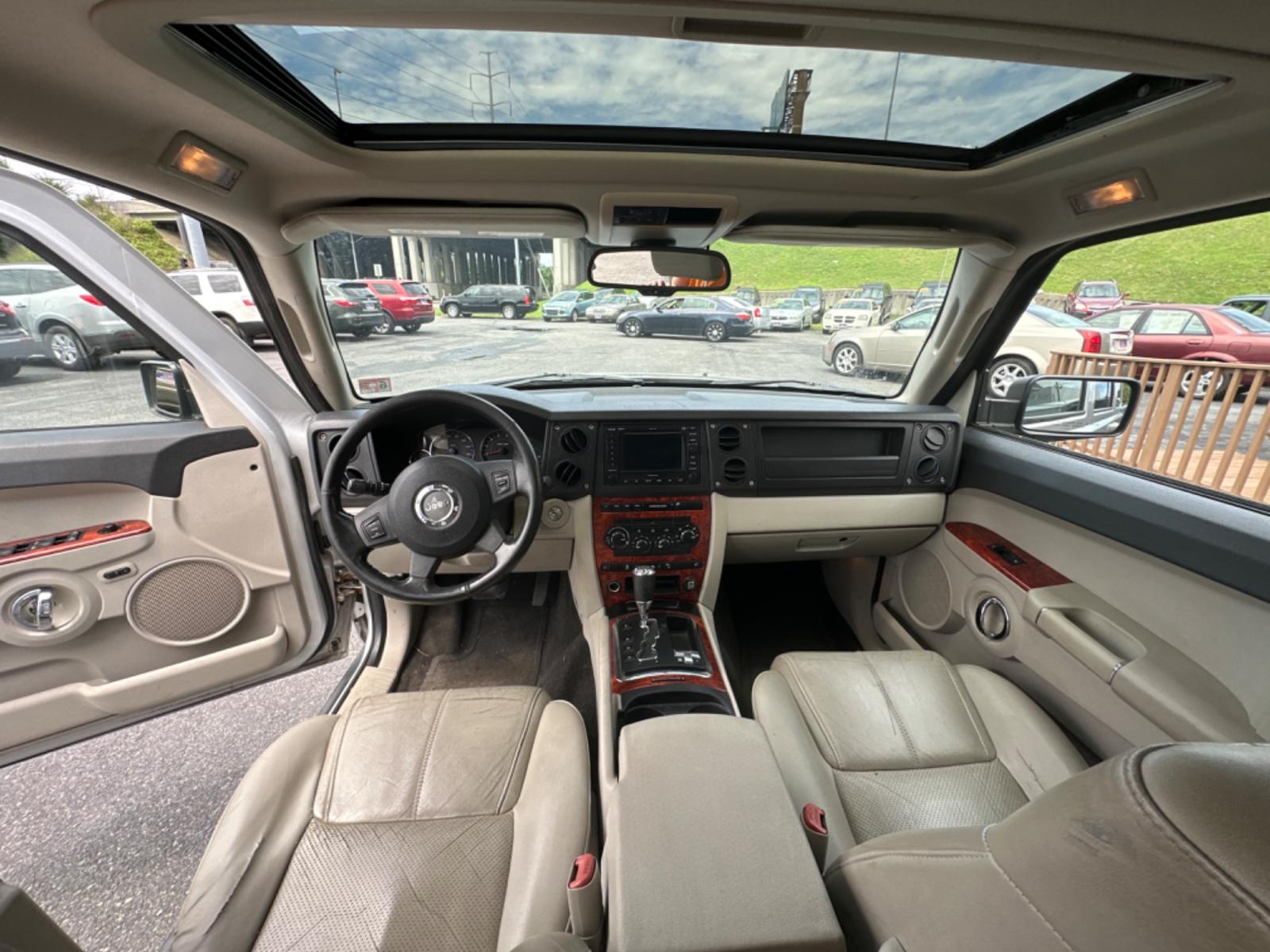 2006 Silver Jeep Commander Limited 4WD (1J8HG58246C) with an 5.7L V8 OHV 16V engine, 5-Speed Automatic Overdrive transmission, located at 5700 Curlew Drive, Norfolk, VA, 23502, (757) 455-6330, 36.841885, -76.209412 - Photo #9