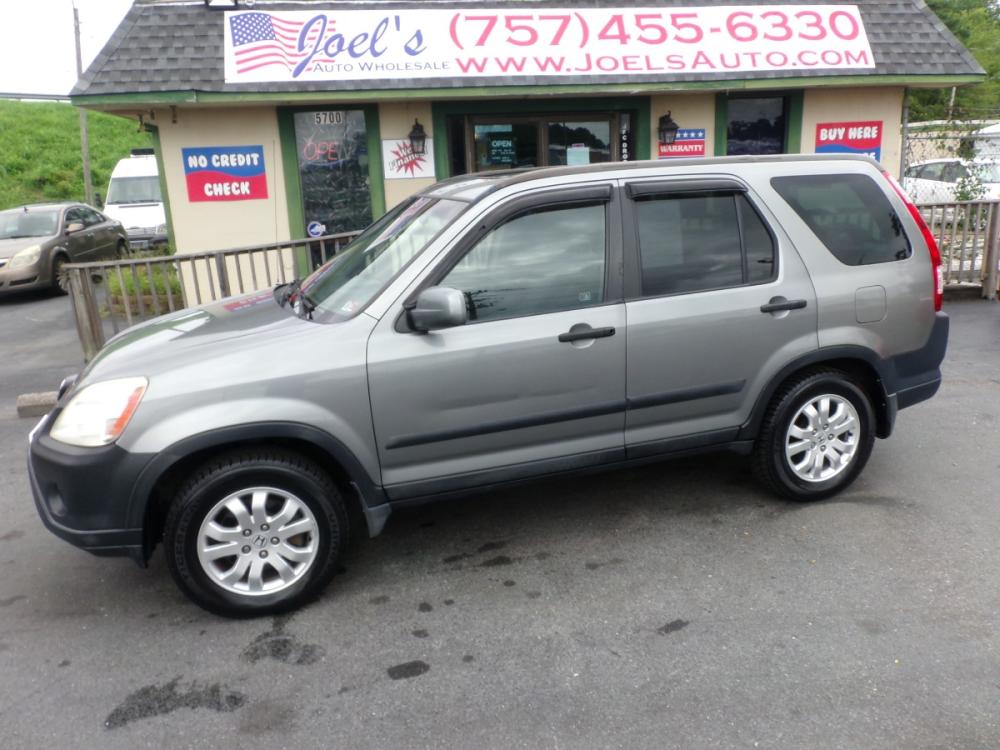2005 Gray Honda CR-V EX 4WD AT (SHSRD788X5U) with an 2.4L L4 DOHC 16V engine, 5-Speed Automatic Overdrive transmission, located at 5700 Curlew Drive, Norfolk, VA, 23502, (757) 455-6330, 36.841885, -76.209412 - Photo #0