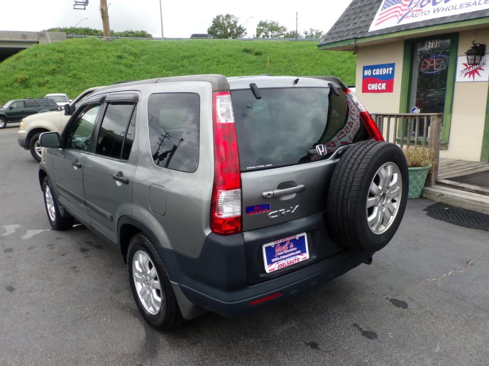 2005 Gray Honda CR-V EX 4WD AT (SHSRD788X5U) with an 2.4L L4 DOHC 16V engine, 5-Speed Automatic Overdrive transmission, located at 5700 Curlew Drive, Norfolk, VA, 23502, (757) 455-6330, 36.841885, -76.209412 - Photo #1