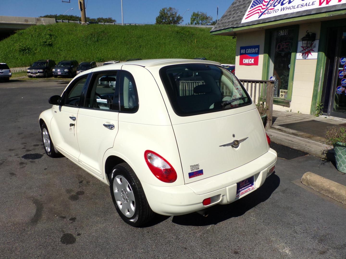 2006 WHITE Chrysler PT Cruiser Touring Edition (3A8FY58B46T) with an 2.4L L4 DOHC 16V engine, located at 5700 Curlew Drive, Norfolk, VA, 23502, (757) 455-6330, 36.841885, -76.209412 - Photo#12