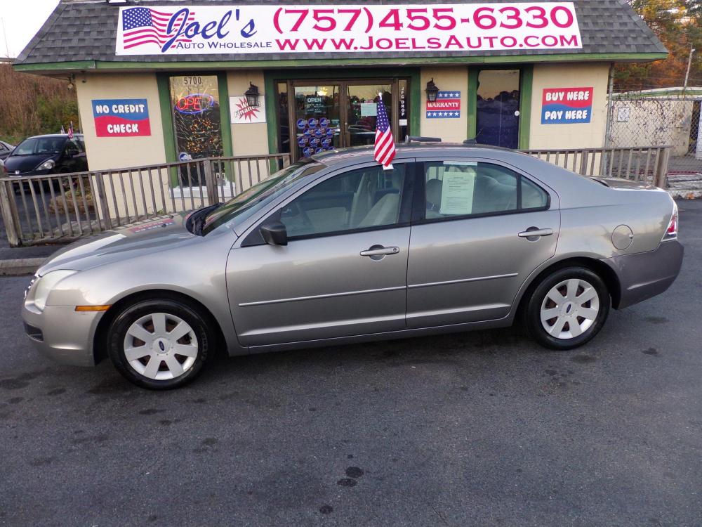 2008 Silver Ford Fusion S (3FAHP06Z78R) with an 2.3L L4 DOHC 16V engine, located at 5700 Curlew Drive, Norfolk, VA, 23502, (757) 455-6330, 36.841885, -76.209412 - Photo #0