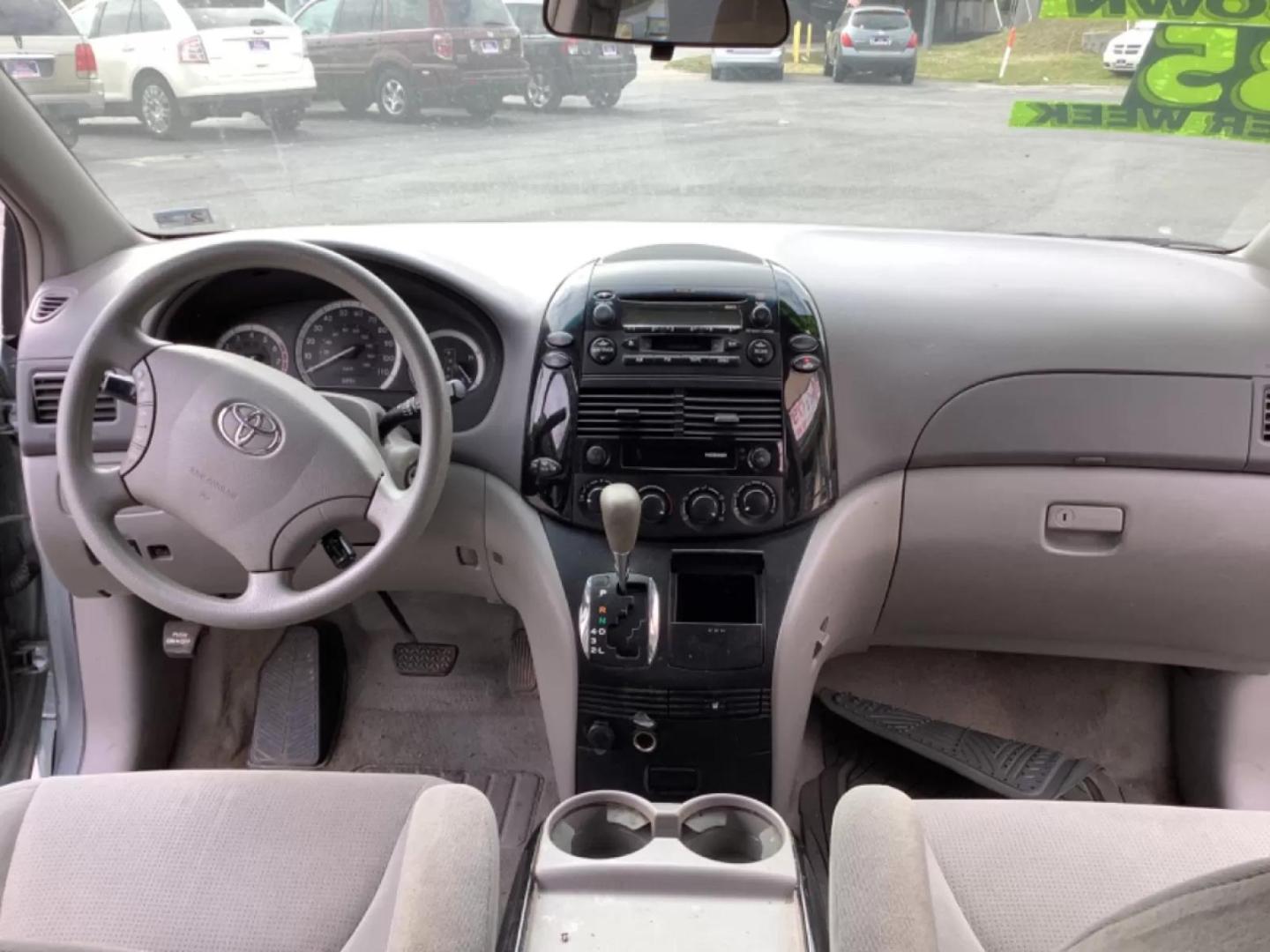 2004 Blue Toyota Sienna LE - 7 Passenger (5TDZA23C24S) with an 3.3L V6 DOHC 24V engine, 5-Speed Automatic Overdrive transmission, located at 5700 Curlew Drive, Norfolk, VA, 23502, (757) 455-6330, 36.841885, -76.209412 - Photo#3