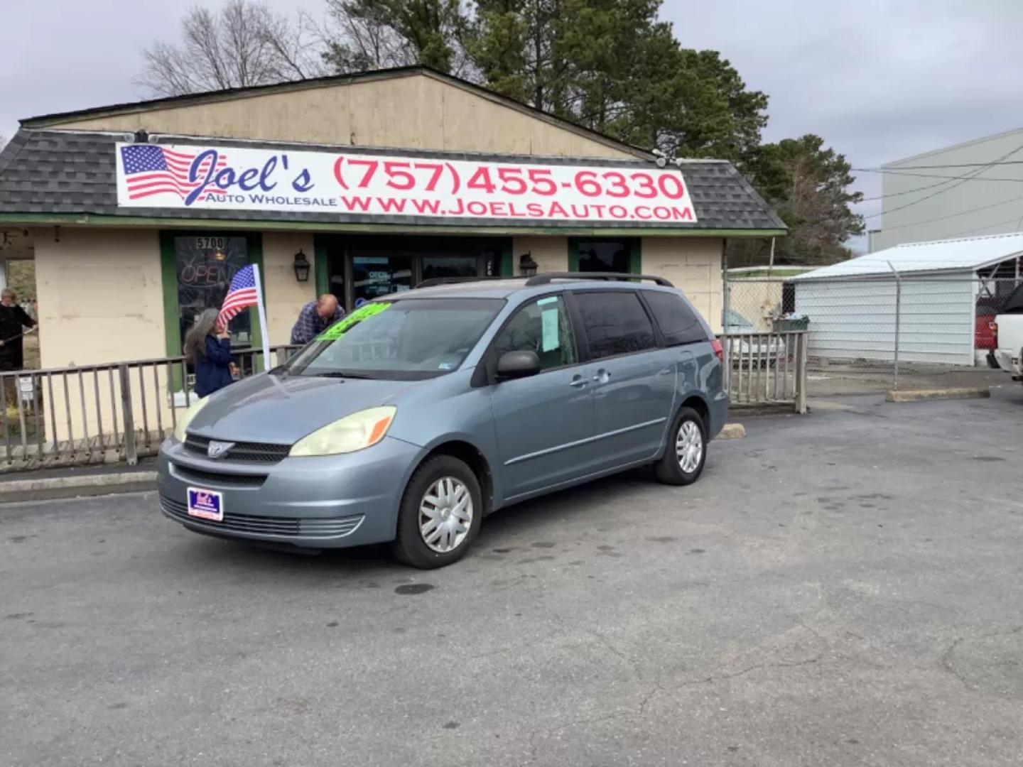 2004 Blue Toyota Sienna LE - 7 Passenger (5TDZA23C24S) with an 3.3L V6 DOHC 24V engine, 5-Speed Automatic Overdrive transmission, located at 5700 Curlew Drive, Norfolk, VA, 23502, (757) 455-6330, 36.841885, -76.209412 - Photo#8