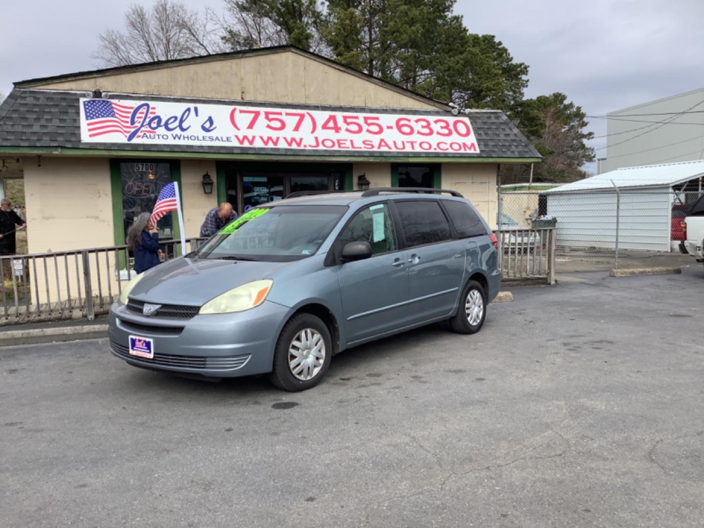 2004 Blue Toyota Sienna LE - 7 Passenger (5TDZA23C24S) with an 3.3L V6 DOHC 24V engine, 5-Speed Automatic Overdrive transmission, located at 5700 Curlew Drive, Norfolk, VA, 23502, (757) 455-6330, 36.841885, -76.209412 - Photo#0