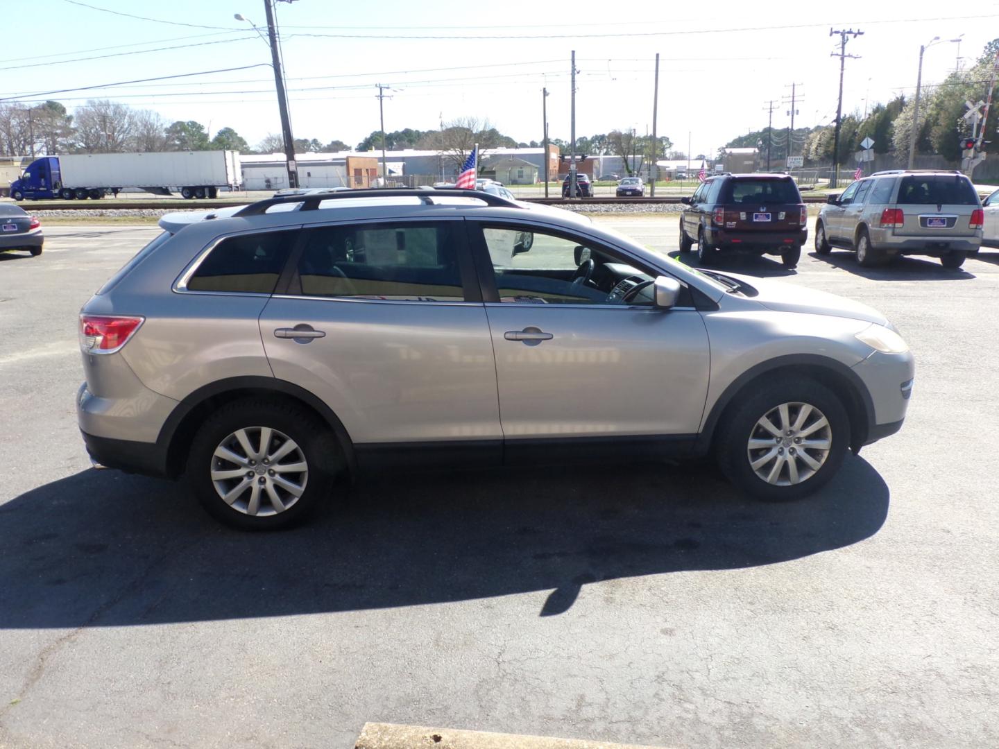 2008 Silver Mazda CX-9 Grand Touring AWD (JM3TB38V580) with an 3.7L V6 DOHC 24V engine, 6-Speed Automatic Overdrive transmission, located at 5700 Curlew Drive, Norfolk, VA, 23502, (757) 455-6330, 36.841885, -76.209412 - Photo#17