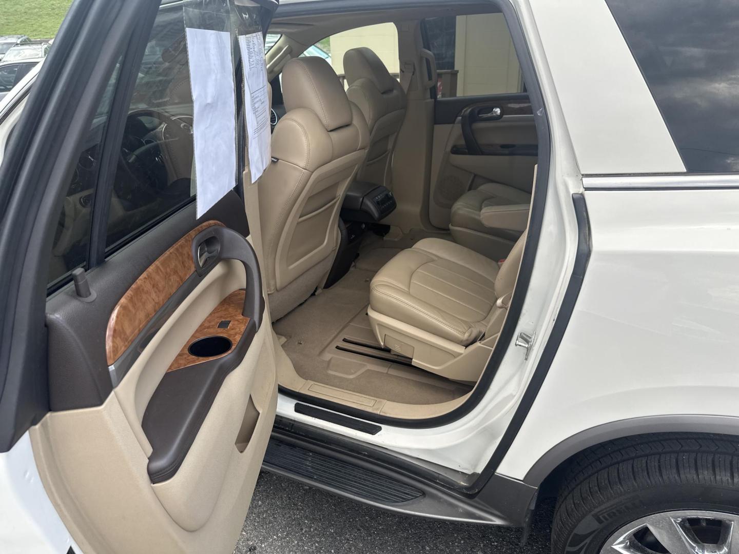 2012 White Buick Enclave Leather FWD (5GAKRCED3CJ) with an 3.6L V6 DOHC 24V engine, 6-Speed Automatic Overdrive transmission, located at 5700 Curlew Drive, Norfolk, VA, 23502, (757) 455-6330, 36.841885, -76.209412 - Photo#8