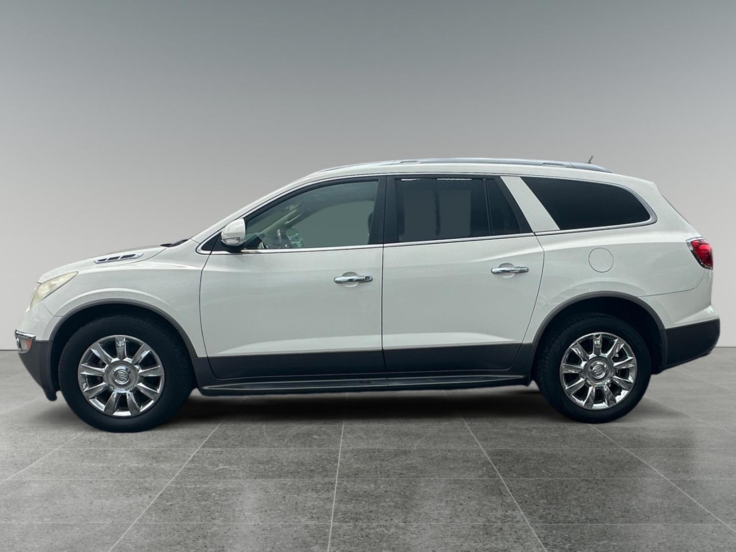 2012 White Buick Enclave Leather FWD (5GAKRCED3CJ) with an 3.6L V6 DOHC 24V engine, 6-Speed Automatic Overdrive transmission, located at 5700 Curlew Drive, Norfolk, VA, 23502, (757) 455-6330, 36.841885, -76.209412 - Photo#1