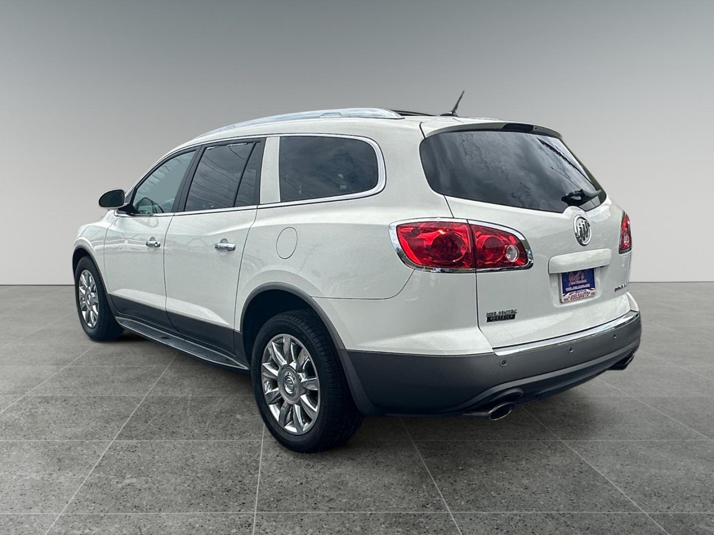 2012 White Buick Enclave Leather FWD (5GAKRCED3CJ) with an 3.6L V6 DOHC 24V engine, 6-Speed Automatic Overdrive transmission, located at 5700 Curlew Drive, Norfolk, VA, 23502, (757) 455-6330, 36.841885, -76.209412 - Photo#2