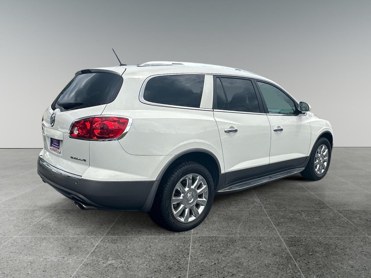 2012 White Buick Enclave Leather FWD (5GAKRCED3CJ) with an 3.6L V6 DOHC 24V engine, 6-Speed Automatic Overdrive transmission, located at 5700 Curlew Drive, Norfolk, VA, 23502, (757) 455-6330, 36.841885, -76.209412 - Photo#4