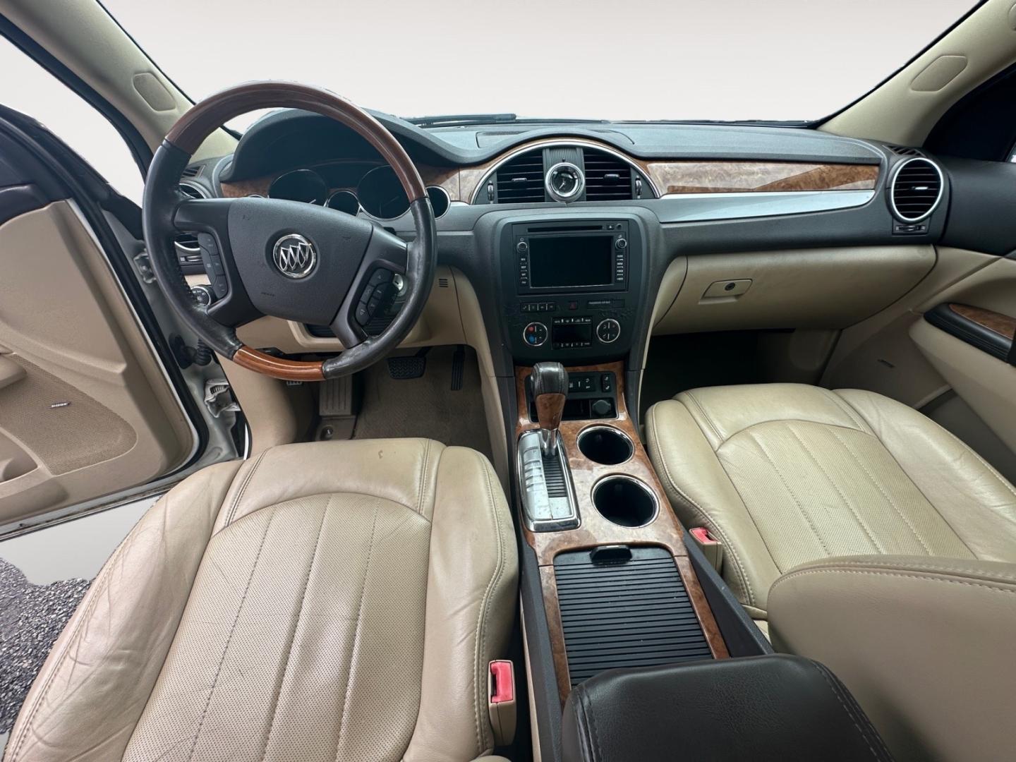 2012 White Buick Enclave Leather FWD (5GAKRCED3CJ) with an 3.6L V6 DOHC 24V engine, 6-Speed Automatic Overdrive transmission, located at 5700 Curlew Drive, Norfolk, VA, 23502, (757) 455-6330, 36.841885, -76.209412 - Photo#9