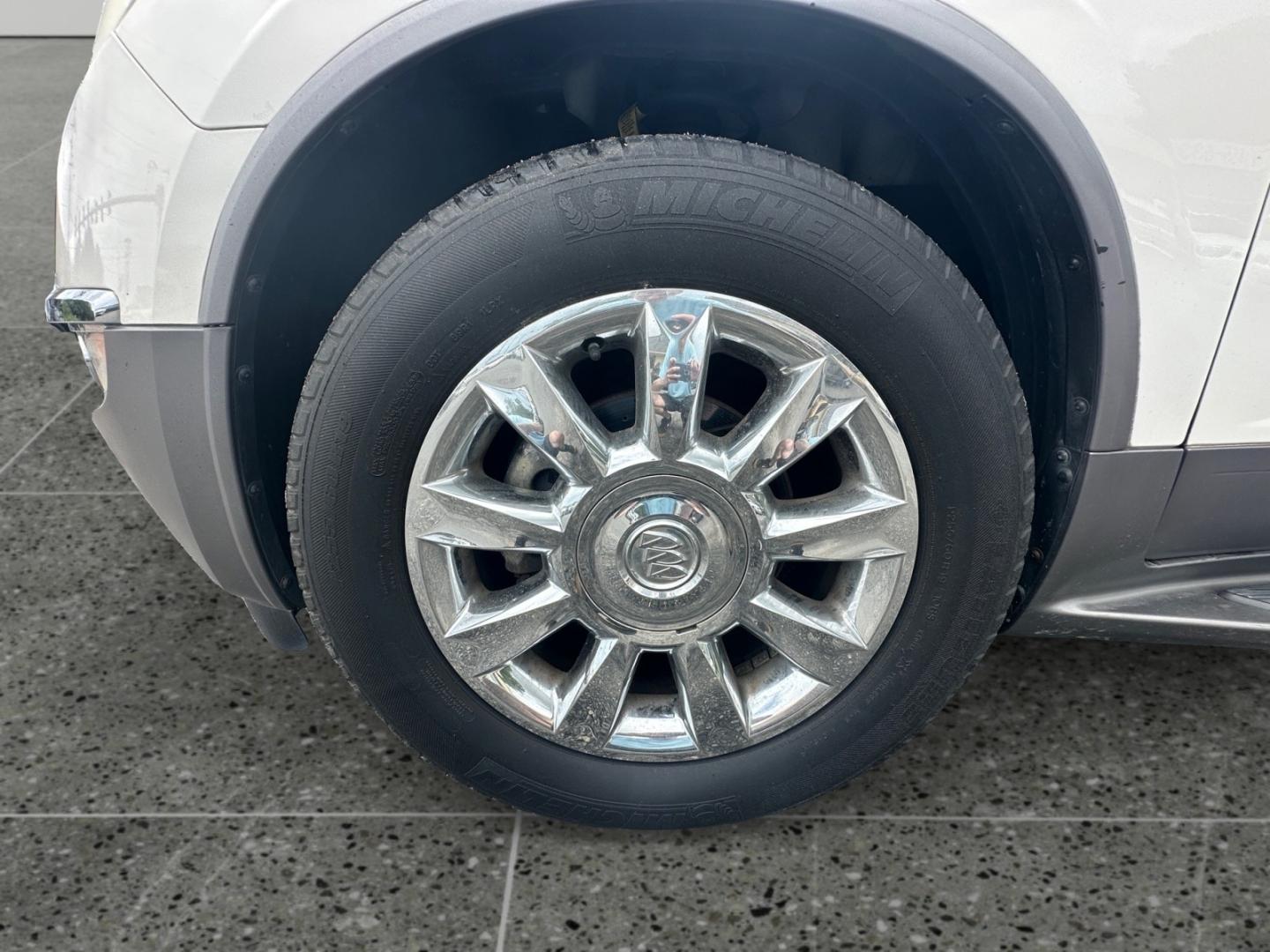 2012 White Buick Enclave Leather FWD (5GAKRCED3CJ) with an 3.6L V6 DOHC 24V engine, 6-Speed Automatic Overdrive transmission, located at 5700 Curlew Drive, Norfolk, VA, 23502, (757) 455-6330, 36.841885, -76.209412 - Photo#13