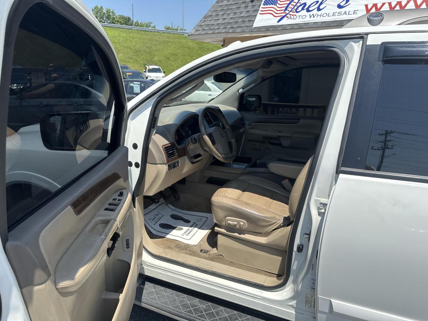 2008 White Nissan Armada LE 4WD (5N1AA08C48N) with an 5.6L V8 DOHC 32V engine, 5-Speed Automatic Overdrive transmission, located at 5700 Curlew Drive, Norfolk, VA, 23502, (757) 455-6330, 36.841885, -76.209412 - Photo#5