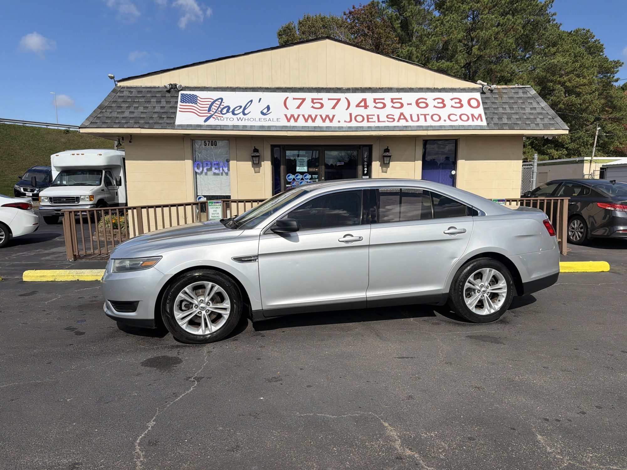 2015 Ford Taurus SE