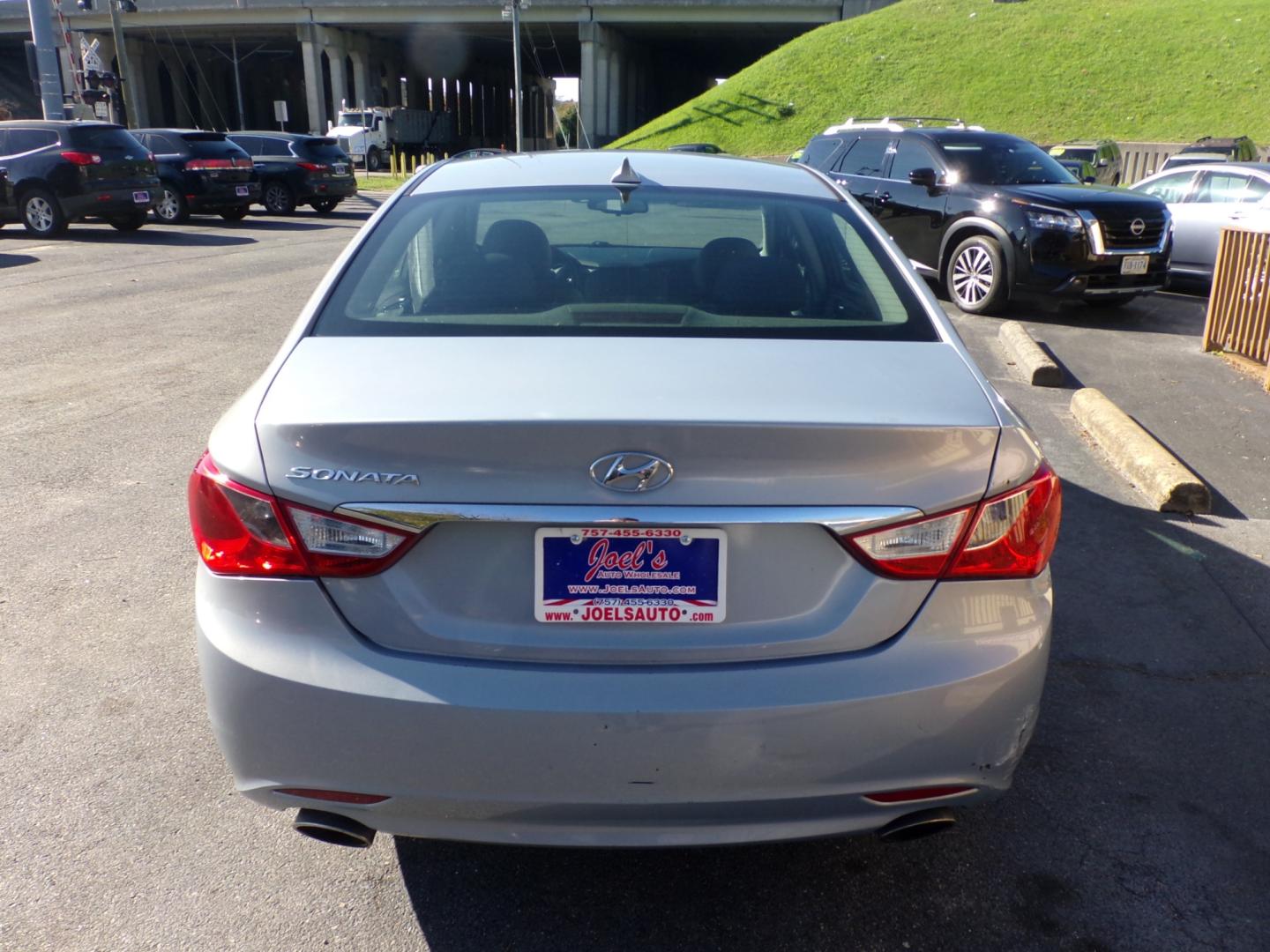 2012 Blue Hyundai Sonata Limited Auto (5NPEC4AC4CH) with an 2.4L L4 DOHC 16V engine, 6-Speed Automatic transmission, located at 5700 Curlew Drive, Norfolk, VA, 23502, (757) 455-6330, 36.841885, -76.209412 - Photo#10