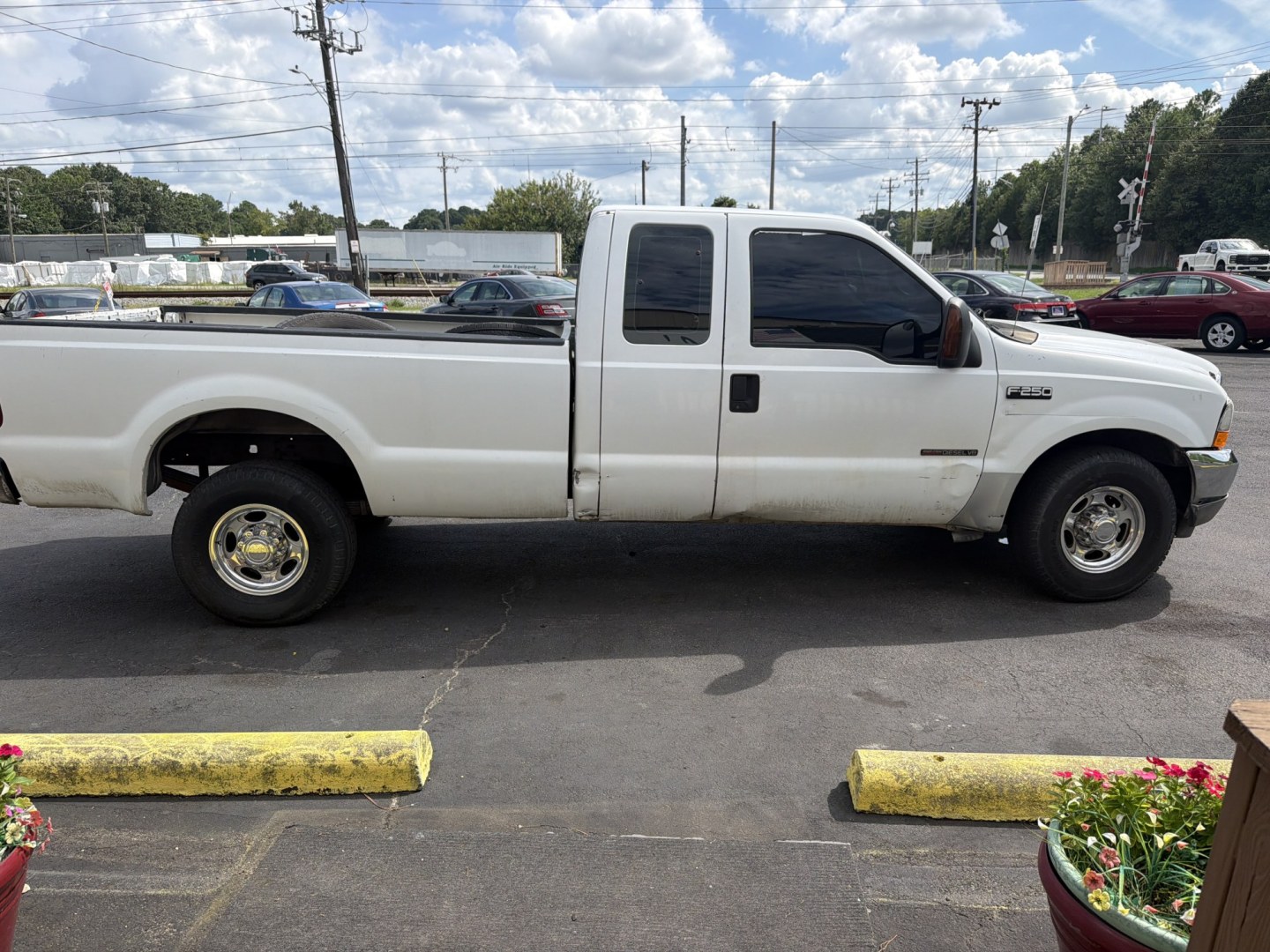 1999 White Ford F-250 SD Lariat SuperCab LWB 2WD (1FTNX20F3XE) with an 7.3L V8 OHV 16V TURBO DIESEL engine, located at 5700 Curlew Drive, Norfolk, VA, 23502, (757) 455-6330, 36.841885, -76.209412- Photo#3