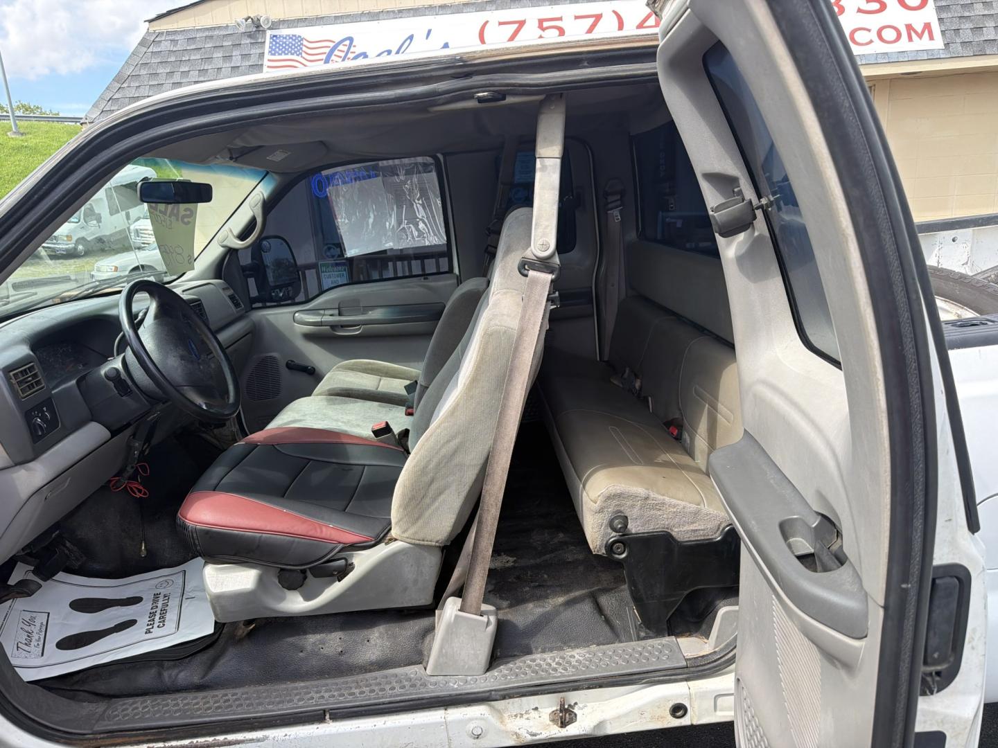 1999 White Ford F-250 SD Lariat SuperCab LWB 2WD (1FTNX20F3XE) with an 7.3L V8 OHV 16V TURBO DIESEL engine, located at 5700 Curlew Drive, Norfolk, VA, 23502, (757) 455-6330, 36.841885, -76.209412- Photo#7
