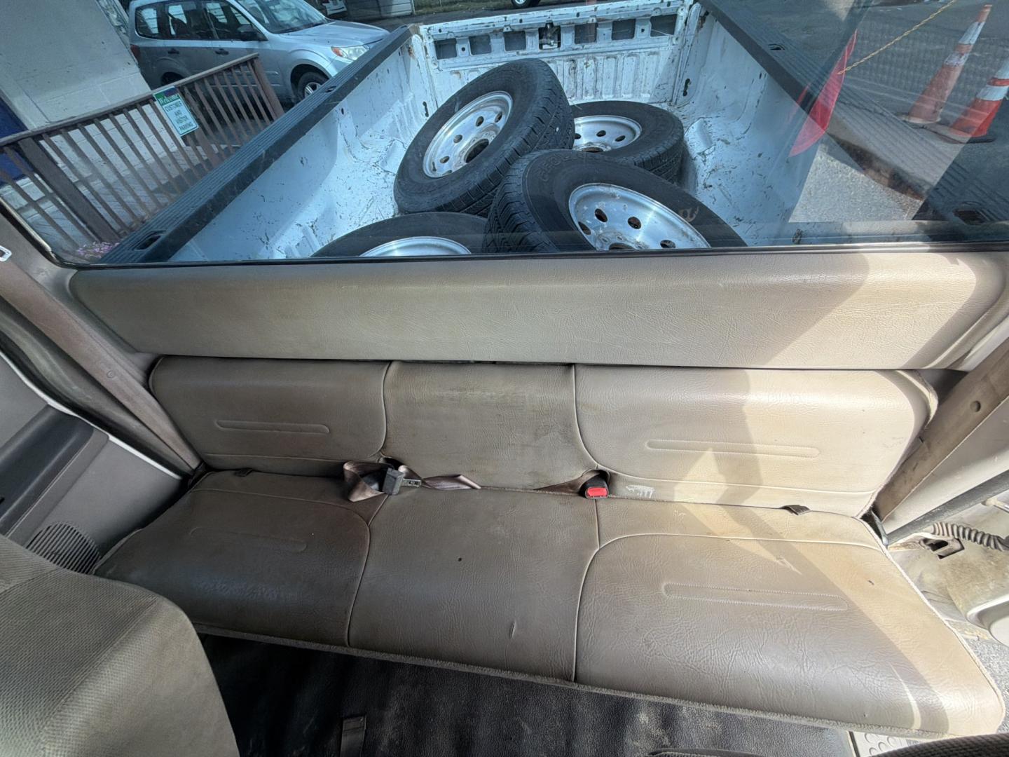1999 White Ford F-250 SD Lariat SuperCab LWB 2WD (1FTNX20F3XE) with an 7.3L V8 OHV 16V TURBO DIESEL engine, located at 5700 Curlew Drive, Norfolk, VA, 23502, (757) 455-6330, 36.841885, -76.209412- Photo#8