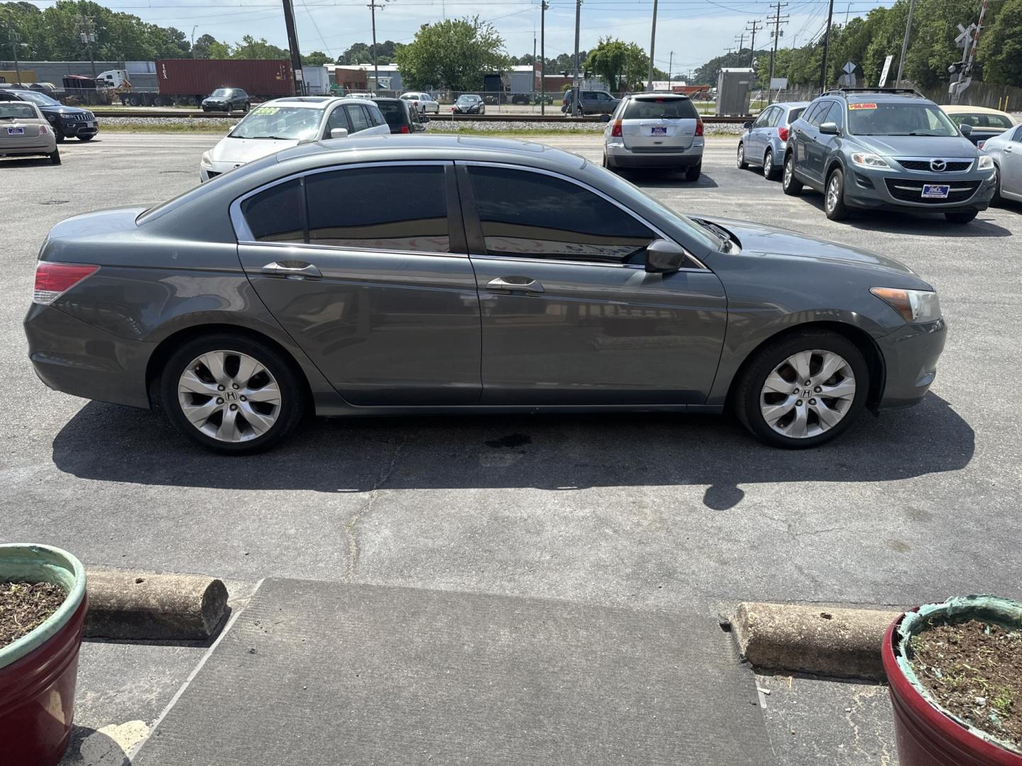 2010 Grey Honda Accord EX-L Sedan AT (1HGCP2F81AA) with an 2.4L L4 DOHC 16V engine, 5-Speed Automatic transmission, located at 5700 Curlew Drive, Norfolk, VA, 23502, (757) 455-6330, 36.841885, -76.209412 - Photo#3