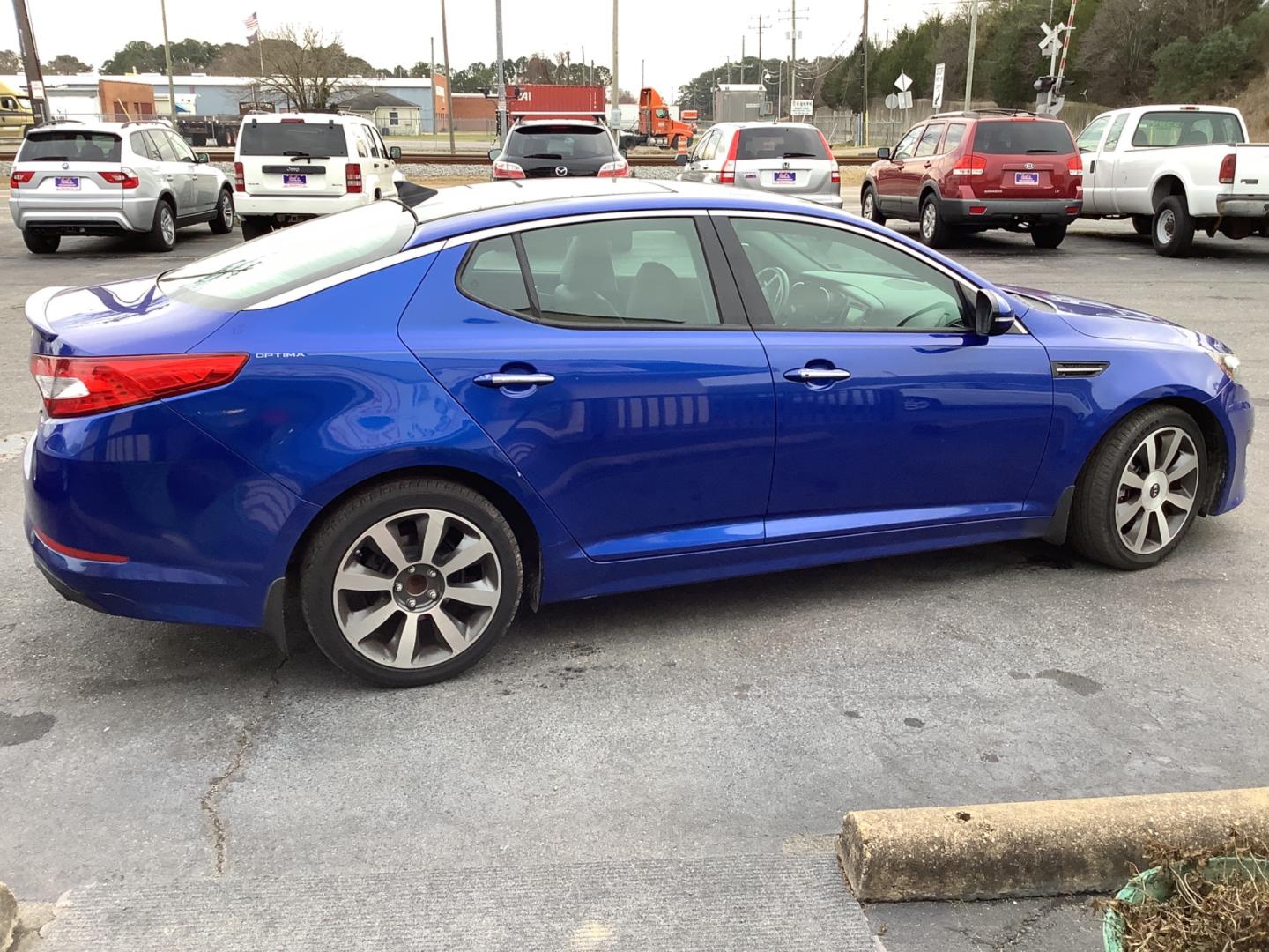 2013 Blue Kia Optima SX (5XXGR4A63DG) with an 2.0L L4 DOHC 16V TURBO engine, 6-Speed Automatic transmission, located at 5700 Curlew Drive, Norfolk, VA, 23502, (757) 455-6330, 36.841885, -76.209412 - Photo#4