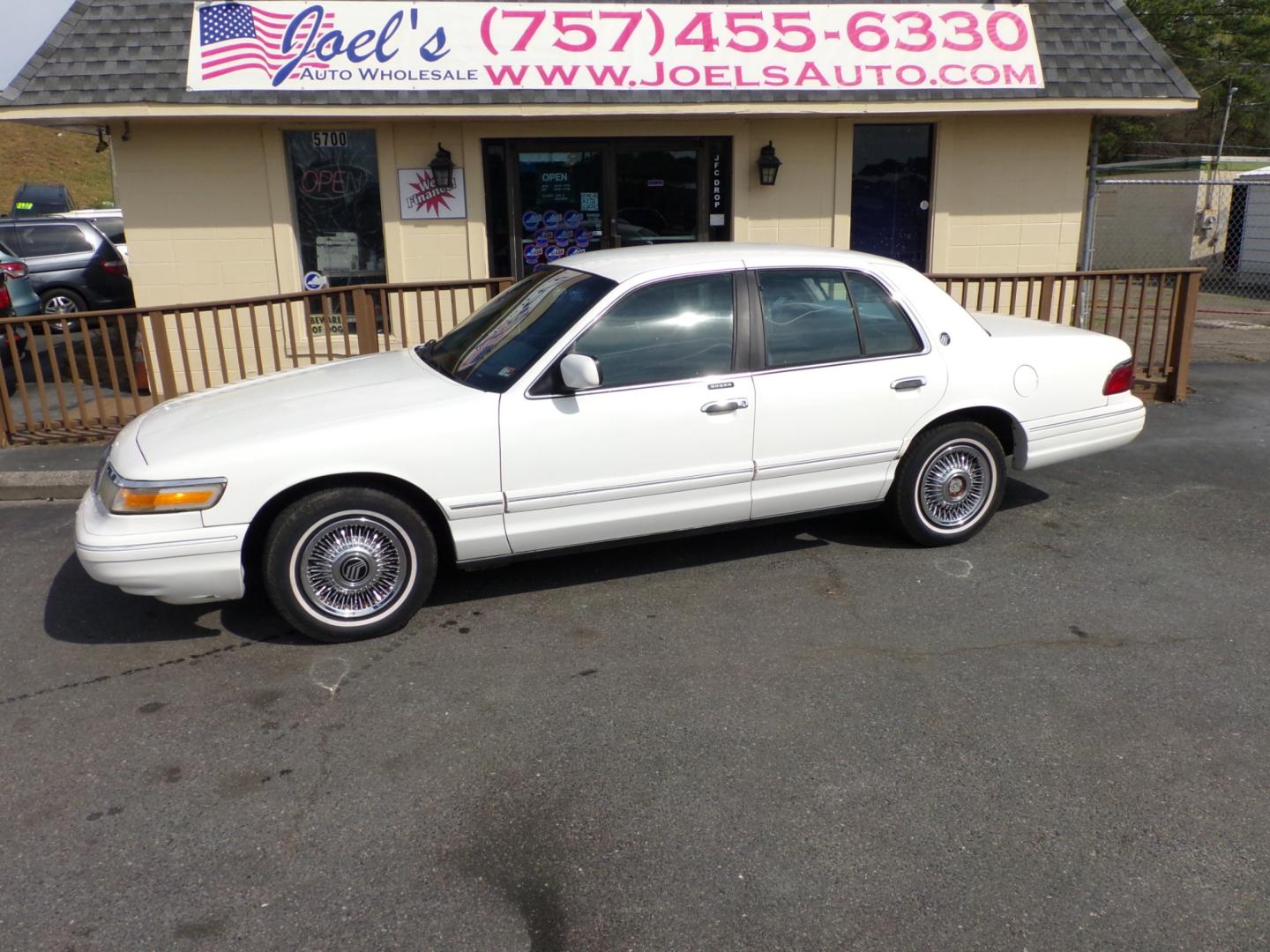 1996 White /blue Mercury Grand Marquis GS (2MELM74WXTX) with an 4.6L V8 SOHC 16V engine, 4-Speed Automatic Overdrive transmission, located at 5700 Curlew Drive, Norfolk, VA, 23502, (757) 455-6330, 36.841885, -76.209412 - Photo#0