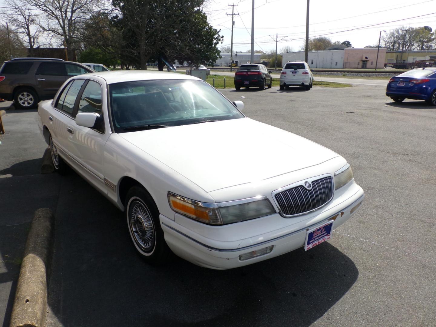 1996 White /blue Mercury Grand Marquis GS (2MELM74WXTX) with an 4.6L V8 SOHC 16V engine, 4-Speed Automatic Overdrive transmission, located at 5700 Curlew Drive, Norfolk, VA, 23502, (757) 455-6330, 36.841885, -76.209412 - Photo#2