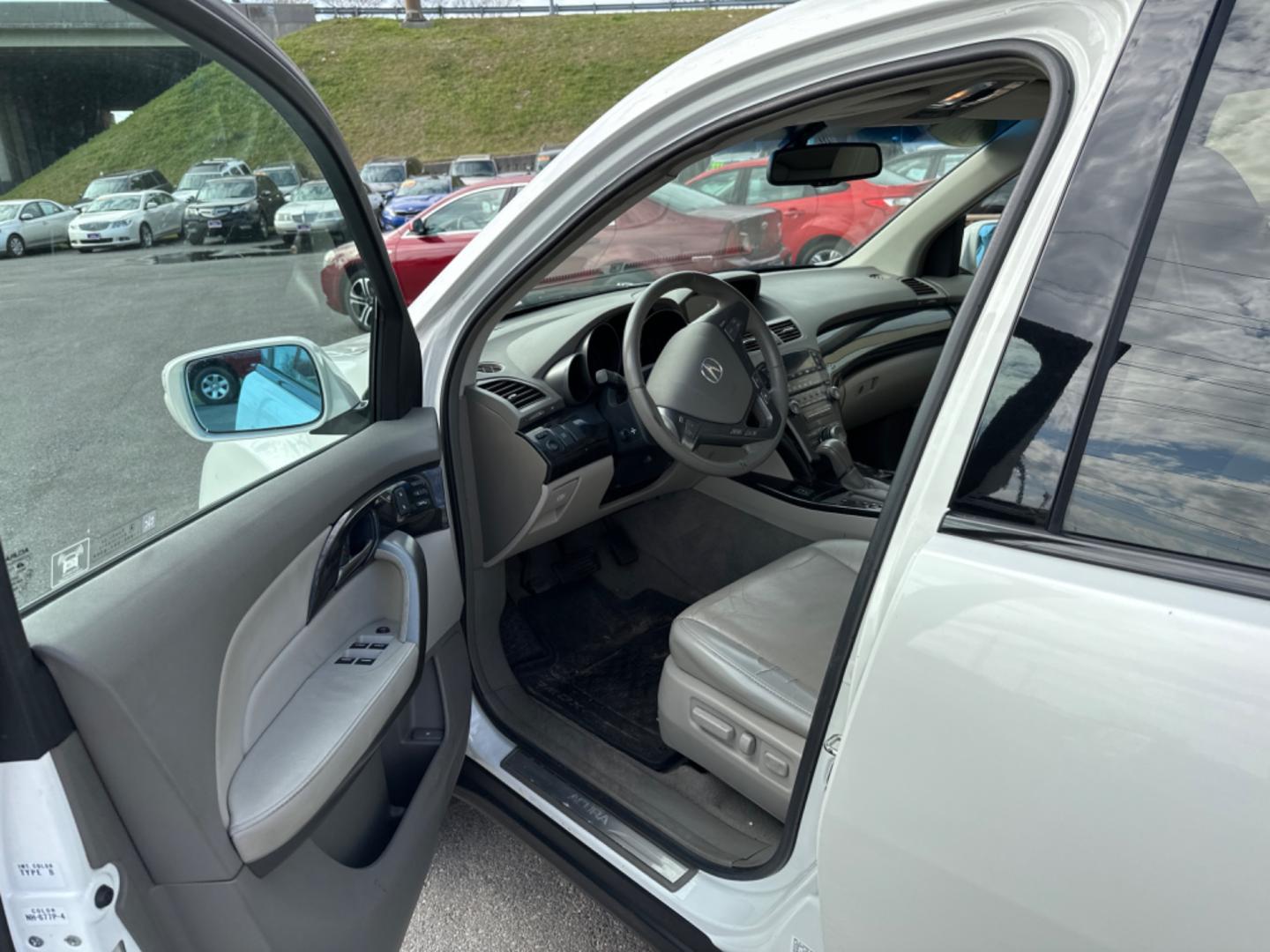 2008 white Acura MDX Tech Package (2HNYD28358H) with an 3.5L V6 SOHC 24V engine, 5-Speed Automatic Overdrive transmission, located at 5700 Curlew Drive, Norfolk, VA, 23502, (757) 455-6330, 36.841885, -76.209412 - Photo#8