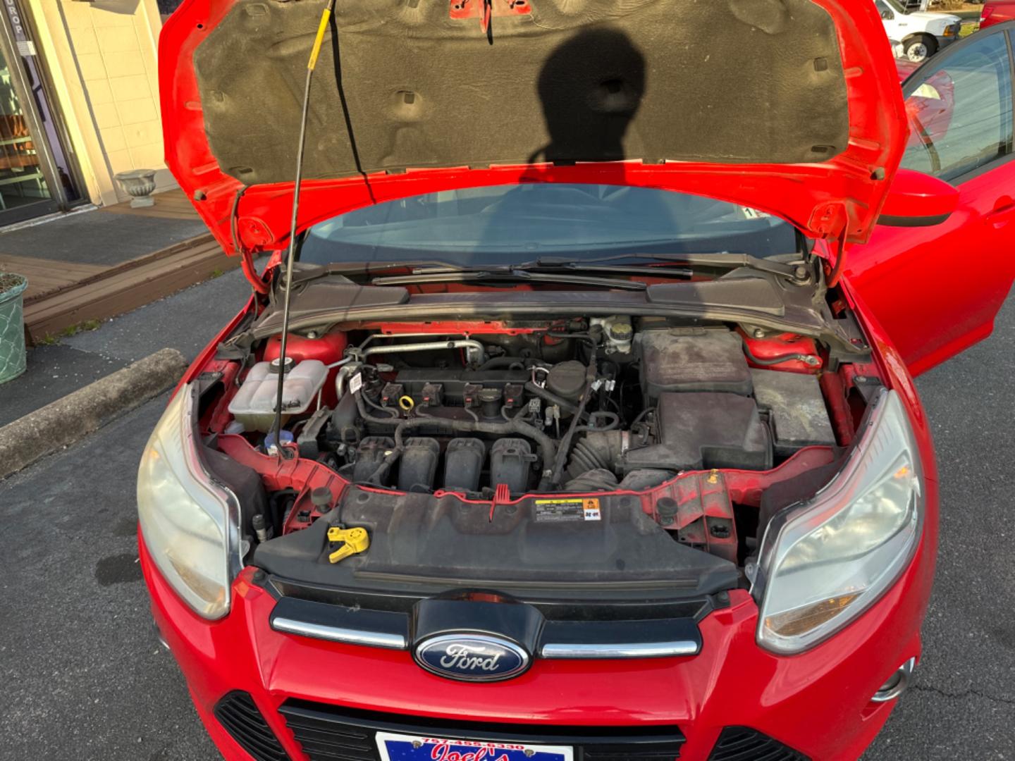 2012 Red Ford Focus SE Sedan (1FAHP3F26CL) with an 2.0L L4 DOHC 16V engine, located at 5700 Curlew Drive, Norfolk, VA, 23502, (757) 455-6330, 36.841885, -76.209412 - Photo#12