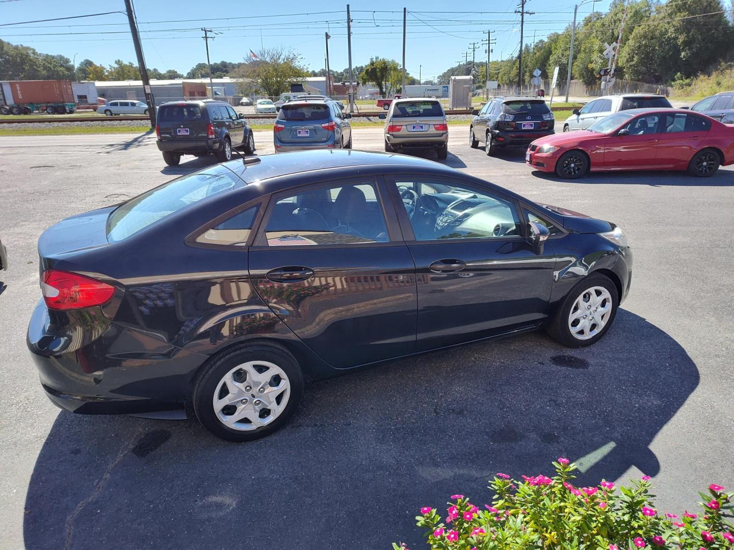 2013 Black Ford Fiesta SE Sedan (3FADP4BJ0DM) with an 1.6L L4 DOHC 16V engine, located at 5700 Curlew Drive, Norfolk, VA, 23502, (757) 455-6330, 36.841885, -76.209412 - Photo#14