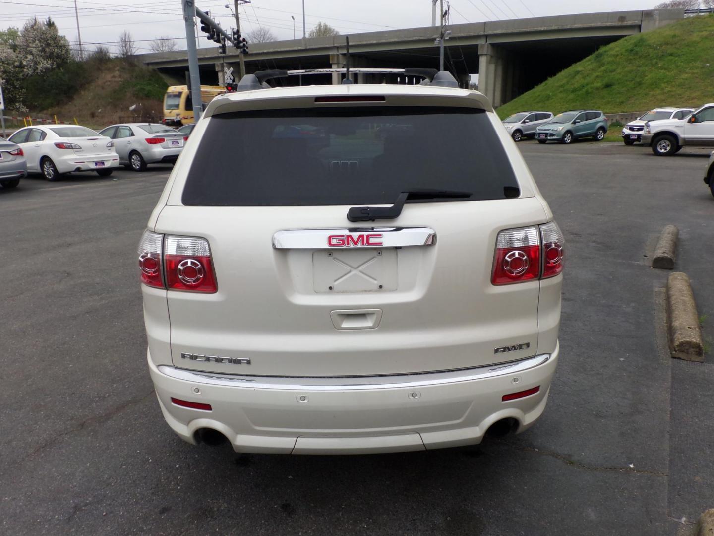 2011 WHITE GMC Acadia Denali AWD (1GKKVTED3BJ) with an 3.6L V6 DOHC 24V engine, 6-Speed Automatic transmission, located at 5700 Curlew Drive, Norfolk, VA, 23502, (757) 455-6330, 36.841885, -76.209412 - Photo#13