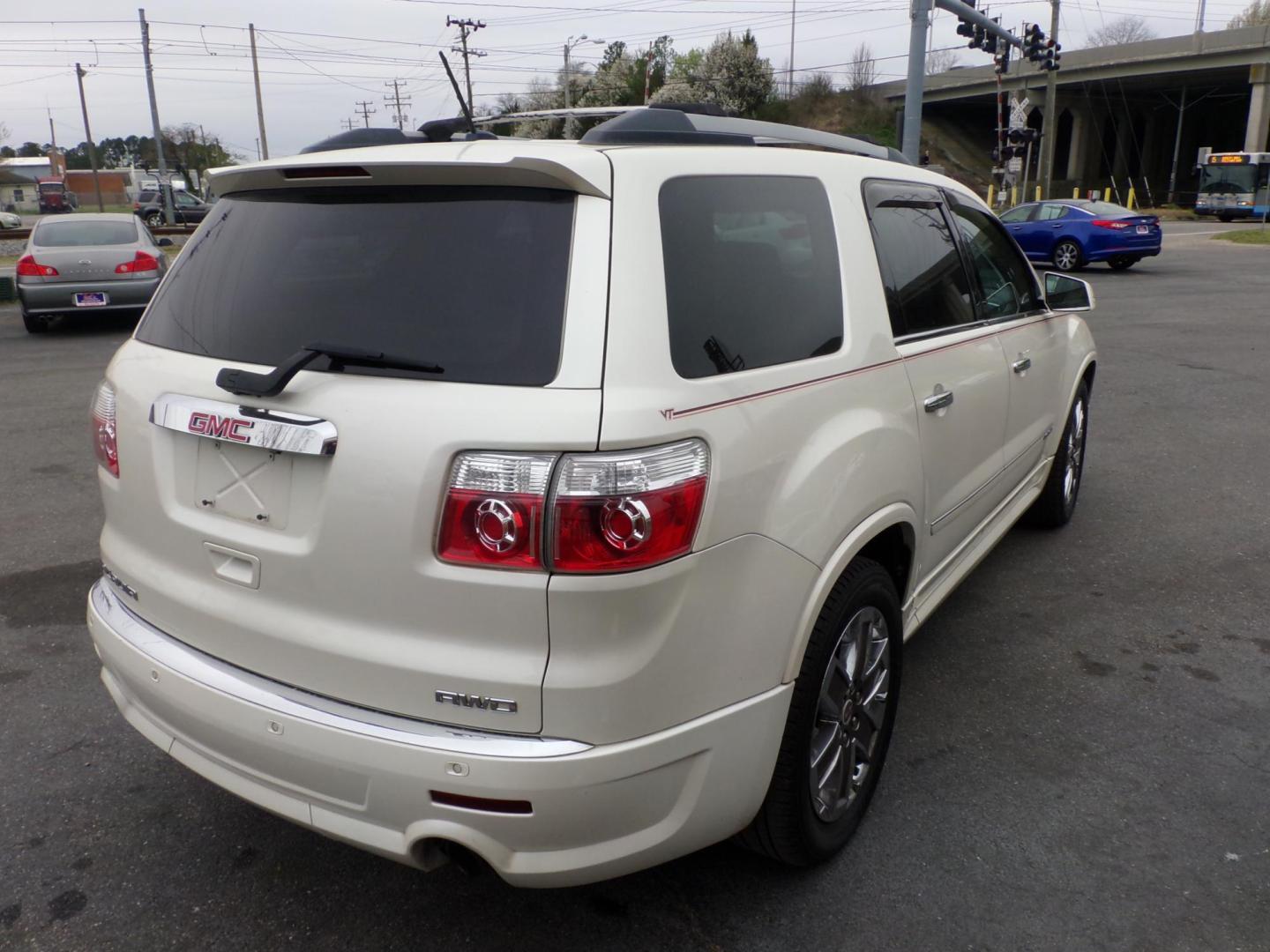 2011 WHITE GMC Acadia Denali AWD (1GKKVTED3BJ) with an 3.6L V6 DOHC 24V engine, 6-Speed Automatic transmission, located at 5700 Curlew Drive, Norfolk, VA, 23502, (757) 455-6330, 36.841885, -76.209412 - Photo#17