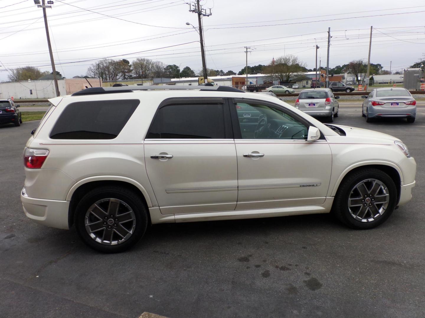 2011 WHITE GMC Acadia Denali AWD (1GKKVTED3BJ) with an 3.6L V6 DOHC 24V engine, 6-Speed Automatic transmission, located at 5700 Curlew Drive, Norfolk, VA, 23502, (757) 455-6330, 36.841885, -76.209412 - Photo#18