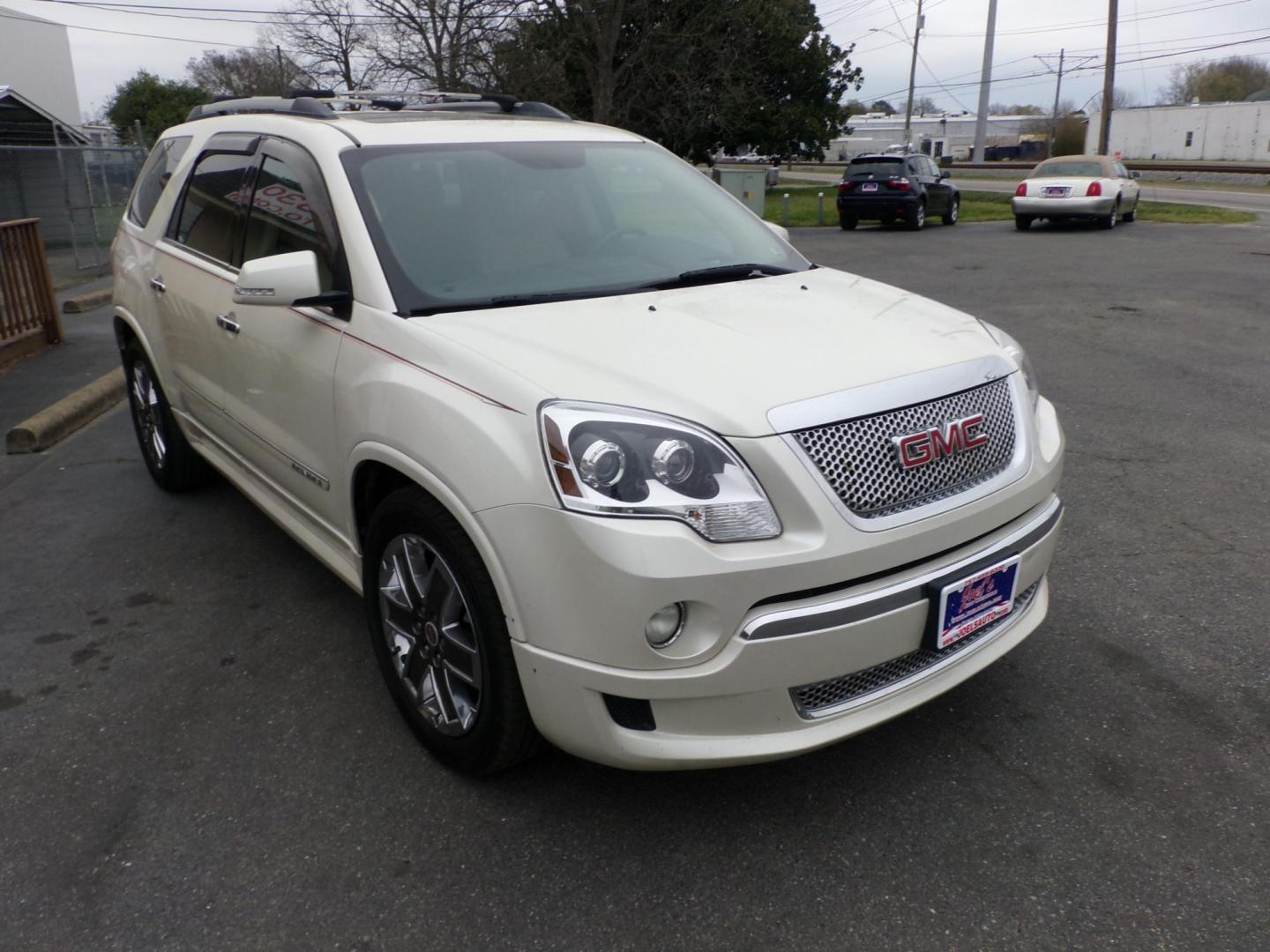 2011 WHITE GMC Acadia Denali AWD (1GKKVTED3BJ) with an 3.6L V6 DOHC 24V engine, 6-Speed Automatic transmission, located at 5700 Curlew Drive, Norfolk, VA, 23502, (757) 455-6330, 36.841885, -76.209412 - Photo#4