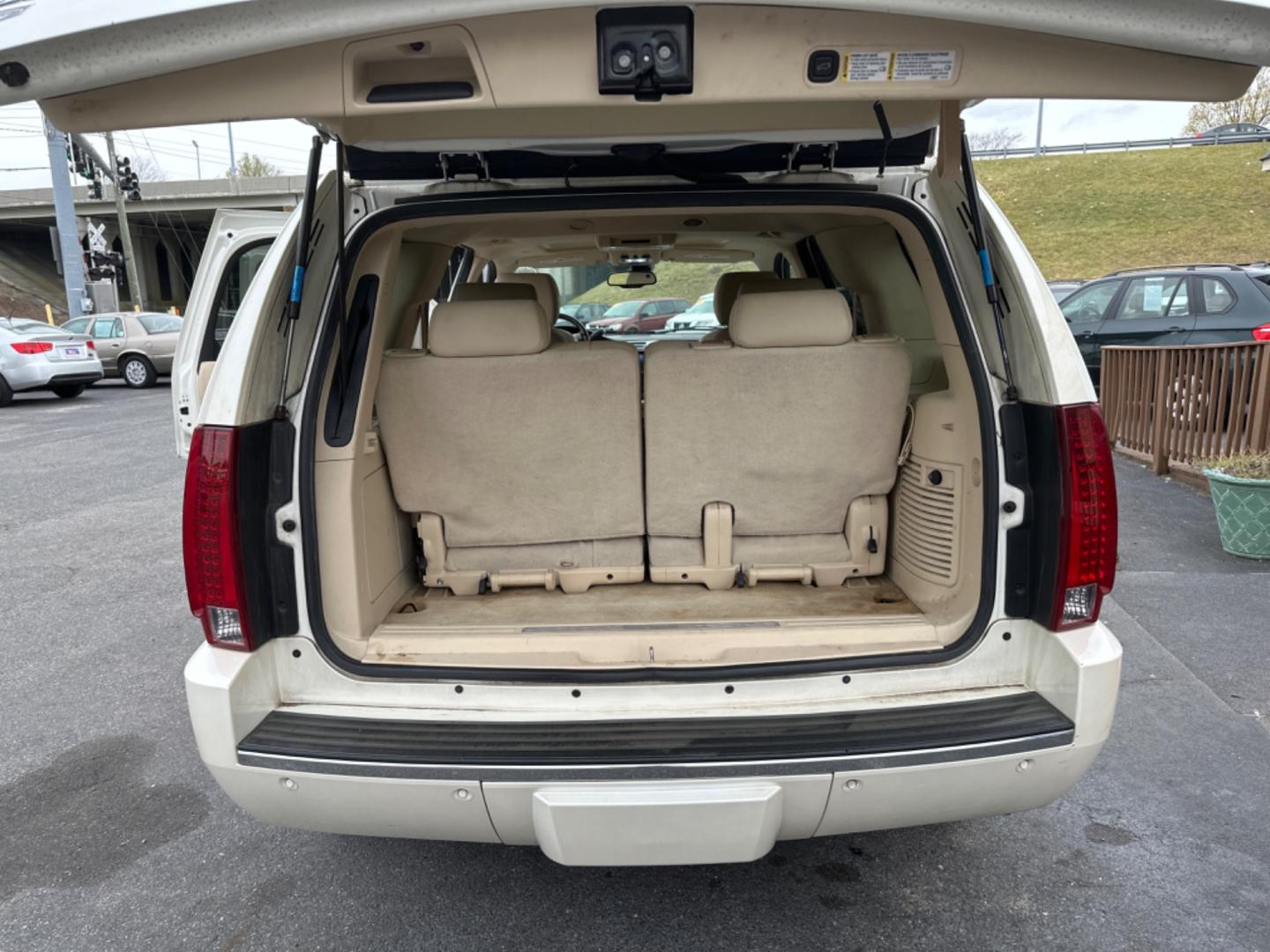 2007 WHITE /tan Cadillac Escalade AWD (1GYFK63887R) with an 6.2L V8 OHV 16V engine, 6-Speed Automatic Overdrive transmission, located at 5700 Curlew Drive, Norfolk, VA, 23502, (757) 455-6330, 36.841885, -76.209412 - Photo#14