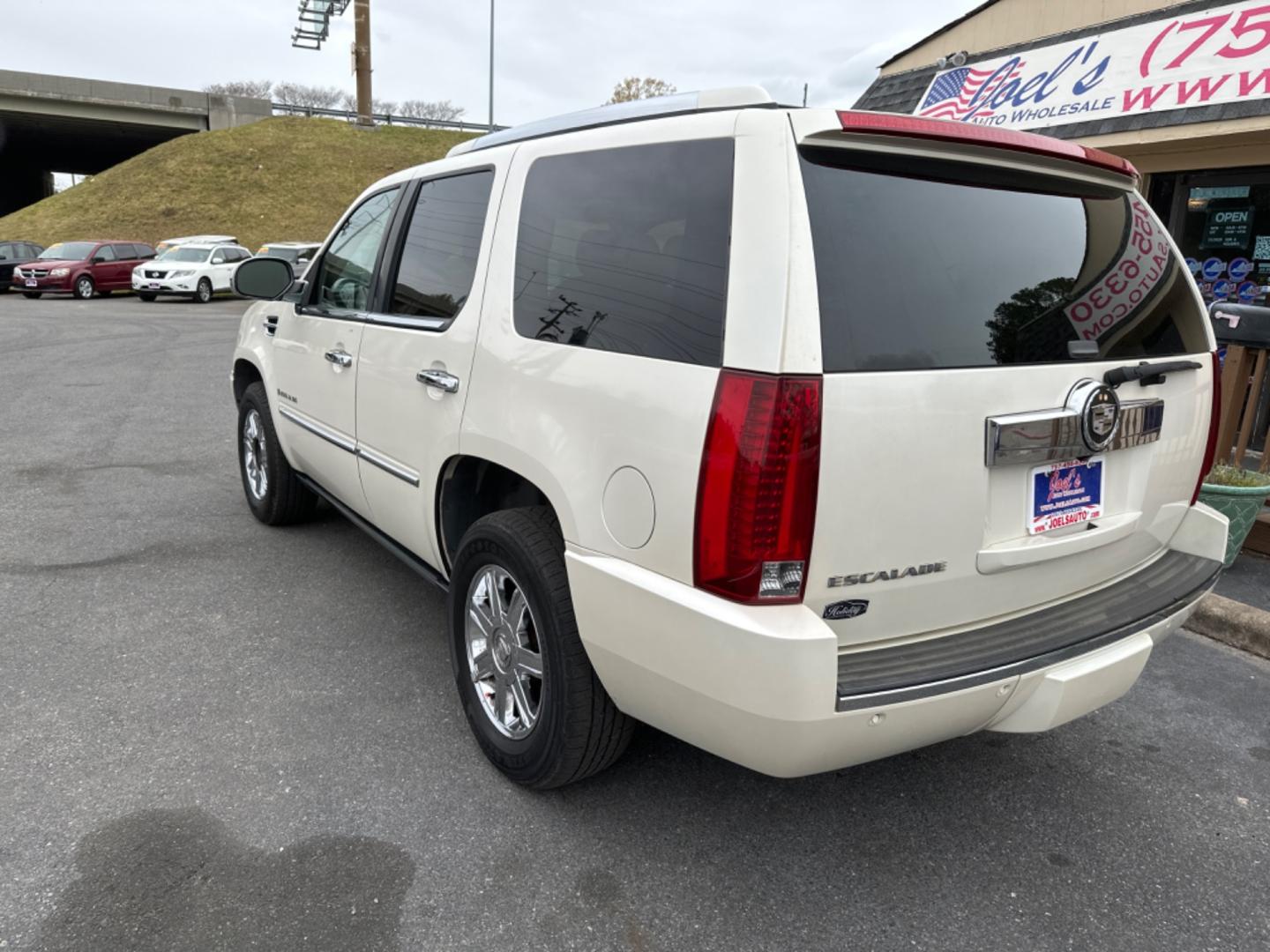 2007 WHITE /tan Cadillac Escalade AWD (1GYFK63887R) with an 6.2L V8 OHV 16V engine, 6-Speed Automatic Overdrive transmission, located at 5700 Curlew Drive, Norfolk, VA, 23502, (757) 455-6330, 36.841885, -76.209412 - Photo#2