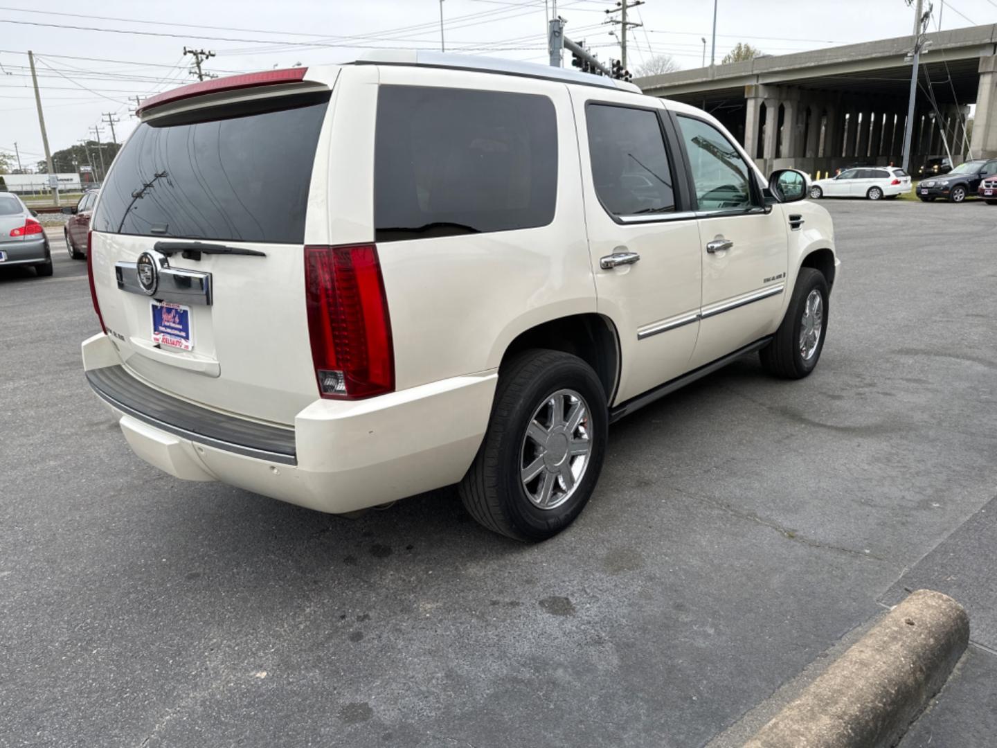 2007 WHITE /tan Cadillac Escalade AWD (1GYFK63887R) with an 6.2L V8 OHV 16V engine, 6-Speed Automatic Overdrive transmission, located at 5700 Curlew Drive, Norfolk, VA, 23502, (757) 455-6330, 36.841885, -76.209412 - Photo#4