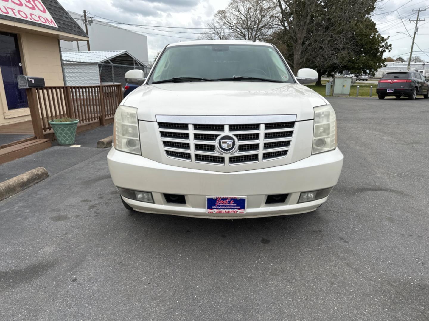 2007 WHITE /tan Cadillac Escalade AWD (1GYFK63887R) with an 6.2L V8 OHV 16V engine, 6-Speed Automatic Overdrive transmission, located at 5700 Curlew Drive, Norfolk, VA, 23502, (757) 455-6330, 36.841885, -76.209412 - Photo#7