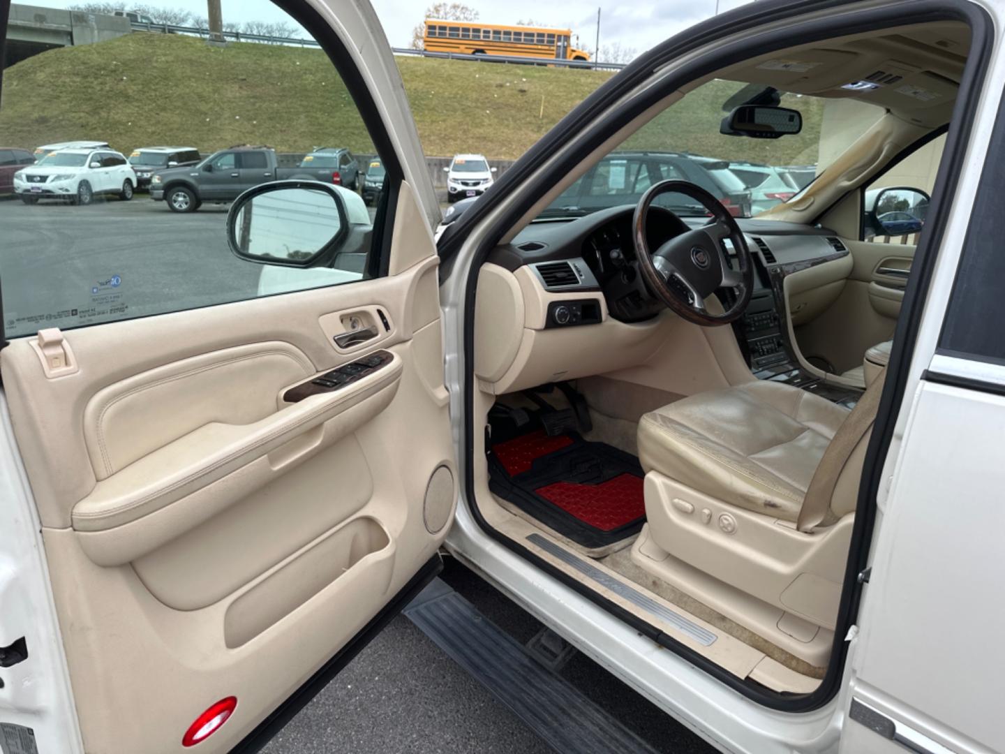 2007 WHITE /tan Cadillac Escalade AWD (1GYFK63887R) with an 6.2L V8 OHV 16V engine, 6-Speed Automatic Overdrive transmission, located at 5700 Curlew Drive, Norfolk, VA, 23502, (757) 455-6330, 36.841885, -76.209412 - Photo#8