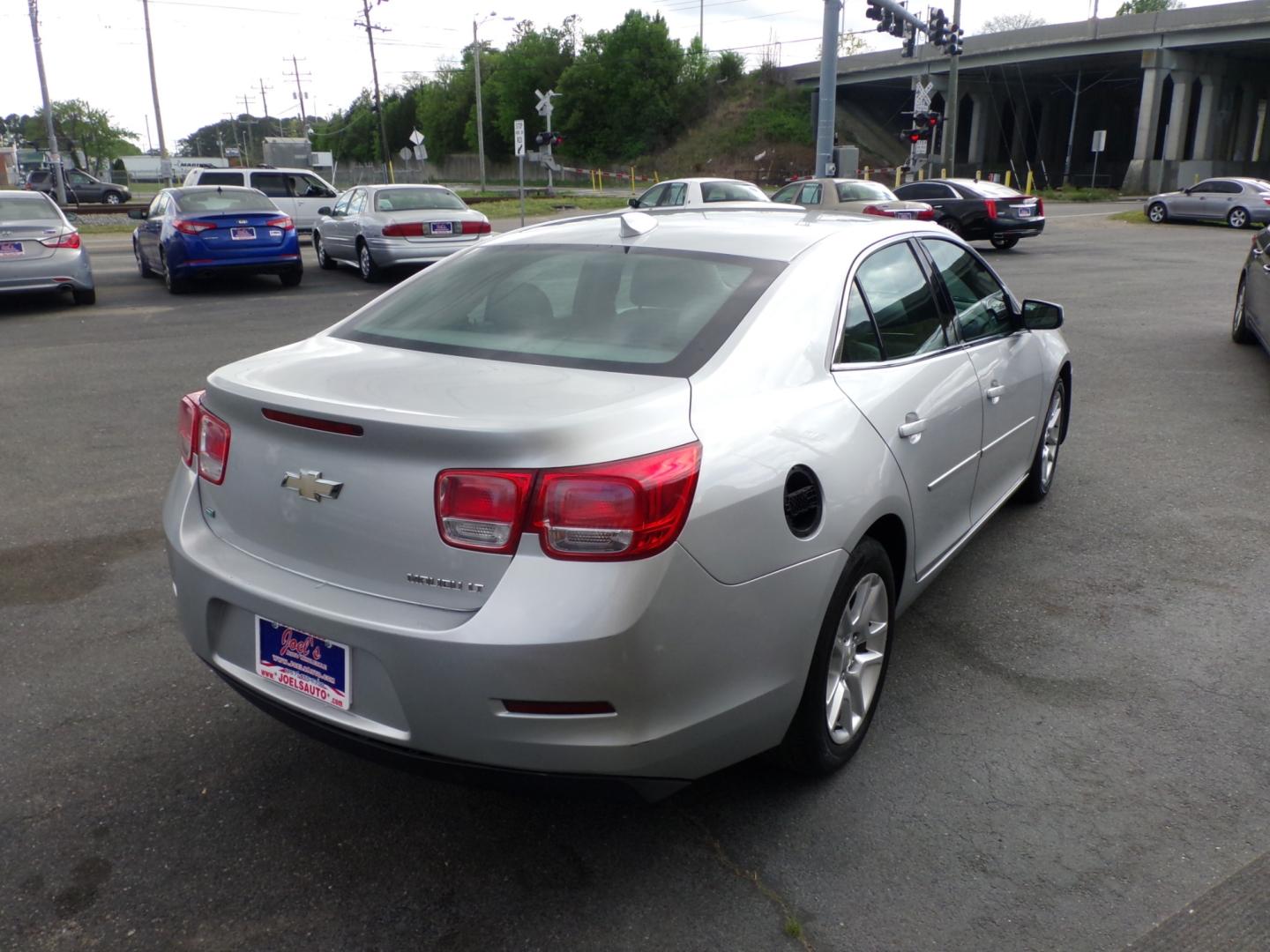 2015 Silver Chevrolet Malibu 1LT (1G11C5SL0FU) with an 2.5L L4 DOHC 16V engine, 6-Speed Automatic transmission, located at 5700 Curlew Drive, Norfolk, VA, 23502, (757) 455-6330, 36.841885, -76.209412 - Photo#13