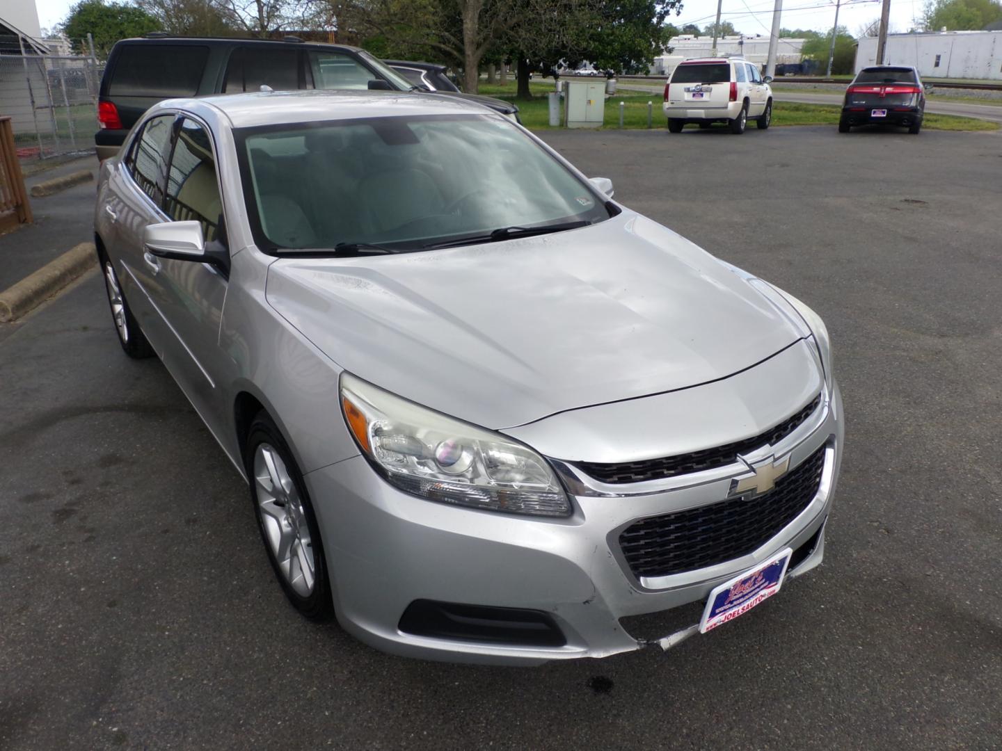 2015 Silver Chevrolet Malibu 1LT (1G11C5SL0FU) with an 2.5L L4 DOHC 16V engine, 6-Speed Automatic transmission, located at 5700 Curlew Drive, Norfolk, VA, 23502, (757) 455-6330, 36.841885, -76.209412 - Photo#4