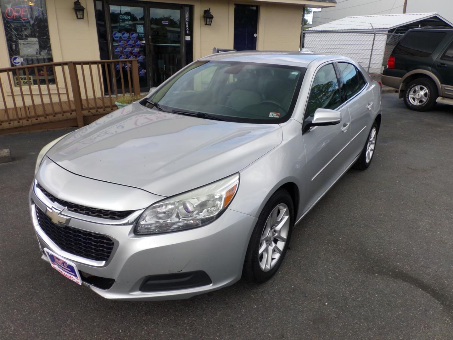 2015 Silver Chevrolet Malibu 1LT (1G11C5SL0FU) with an 2.5L L4 DOHC 16V engine, 6-Speed Automatic transmission, located at 5700 Curlew Drive, Norfolk, VA, 23502, (757) 455-6330, 36.841885, -76.209412 - Photo#5