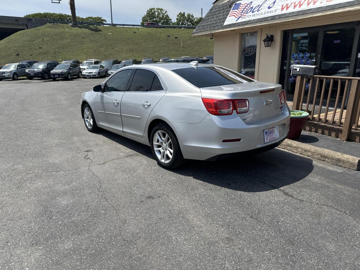 2015 Silver Chevrolet Malibu 1LT (1G11C5SL0FU) with an 2.5L L4 DOHC 16V engine, 6-Speed Automatic transmission, located at 5700 Curlew Drive, Norfolk, VA, 23502, (757) 455-6330, 36.841885, -76.209412 - Photo#1