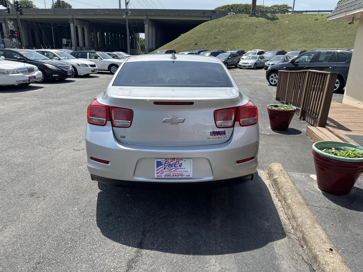 2015 Silver Chevrolet Malibu 1LT (1G11C5SL0FU) with an 2.5L L4 DOHC 16V engine, 6-Speed Automatic transmission, located at 5700 Curlew Drive, Norfolk, VA, 23502, (757) 455-6330, 36.841885, -76.209412 - Photo#2