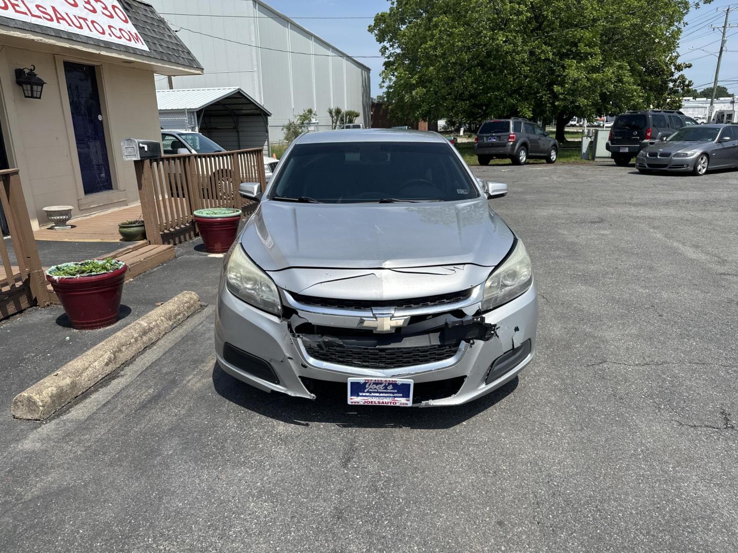 2015 Silver Chevrolet Malibu 1LT (1G11C5SL0FU) with an 2.5L L4 DOHC 16V engine, 6-Speed Automatic transmission, located at 5700 Curlew Drive, Norfolk, VA, 23502, (757) 455-6330, 36.841885, -76.209412 - Photo#4