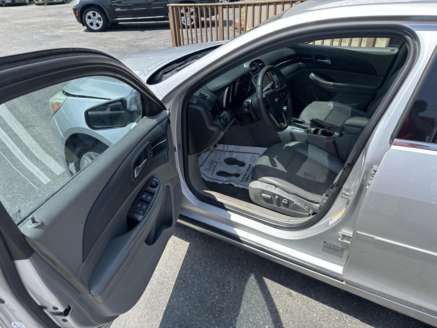 2015 Silver Chevrolet Malibu 1LT (1G11C5SL0FU) with an 2.5L L4 DOHC 16V engine, 6-Speed Automatic transmission, located at 5700 Curlew Drive, Norfolk, VA, 23502, (757) 455-6330, 36.841885, -76.209412 - Photo#5