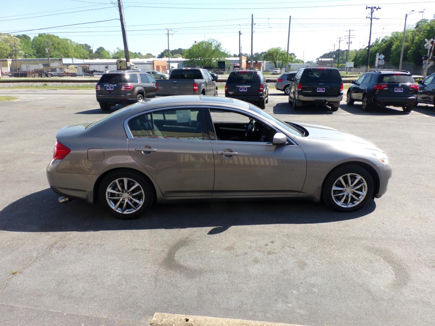 2008 Grey Infiniti G35 x AWD (JNKBV61F08M) with an 3.5L V6 DOHC 24V engine, 5-Speed Automatic Overdrive transmission, located at 5700 Curlew Drive, Norfolk, VA, 23502, (757) 455-6330, 36.841885, -76.209412 - Photo#14