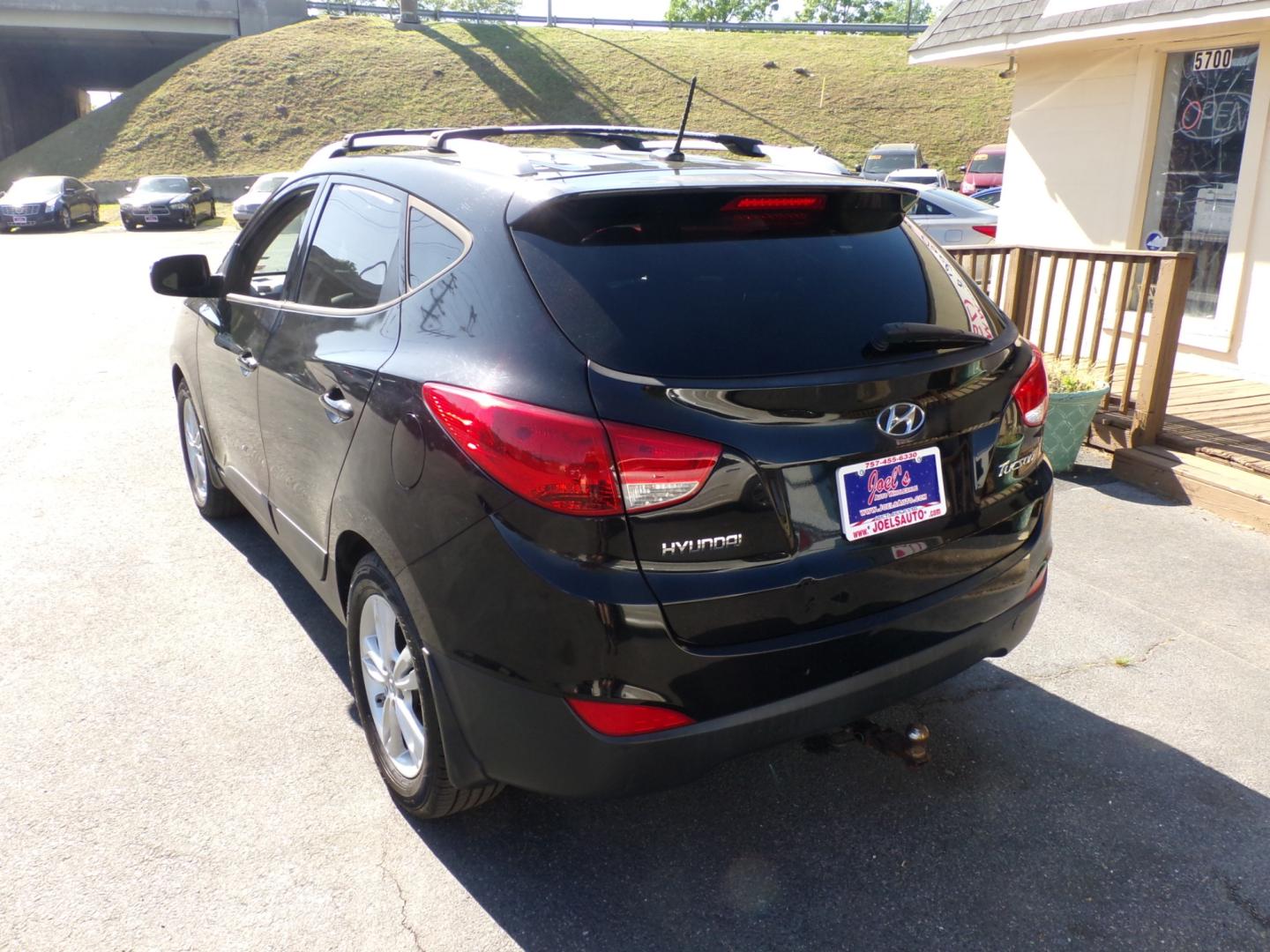 2012 Black Hyundai Tucson Limited 2WD (KM8JU3ACXCU) with an 2.4L L4 DOHC 16V engine, 6-Speed Automatic transmission, located at 5700 Curlew Drive, Norfolk, VA, 23502, (757) 455-6330, 36.841885, -76.209412 - Photo#10