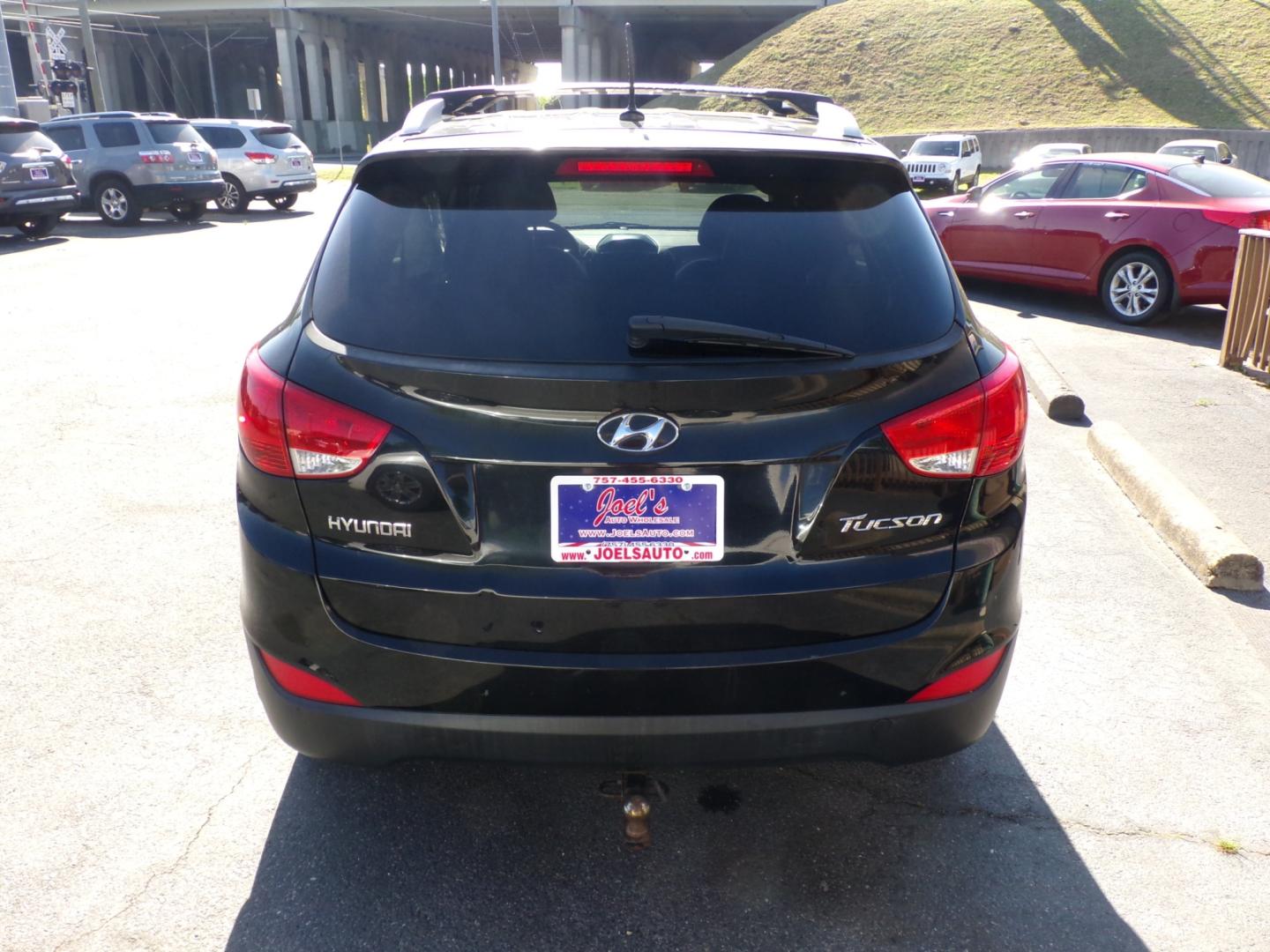 2012 Black Hyundai Tucson Limited 2WD (KM8JU3ACXCU) with an 2.4L L4 DOHC 16V engine, 6-Speed Automatic transmission, located at 5700 Curlew Drive, Norfolk, VA, 23502, (757) 455-6330, 36.841885, -76.209412 - Photo#11