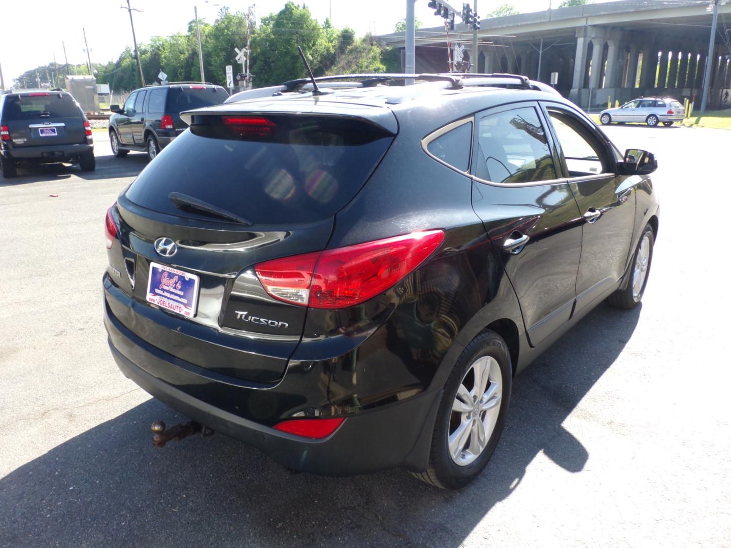 2012 Black Hyundai Tucson Limited 2WD (KM8JU3ACXCU) with an 2.4L L4 DOHC 16V engine, 6-Speed Automatic transmission, located at 5700 Curlew Drive, Norfolk, VA, 23502, (757) 455-6330, 36.841885, -76.209412 - Photo#12