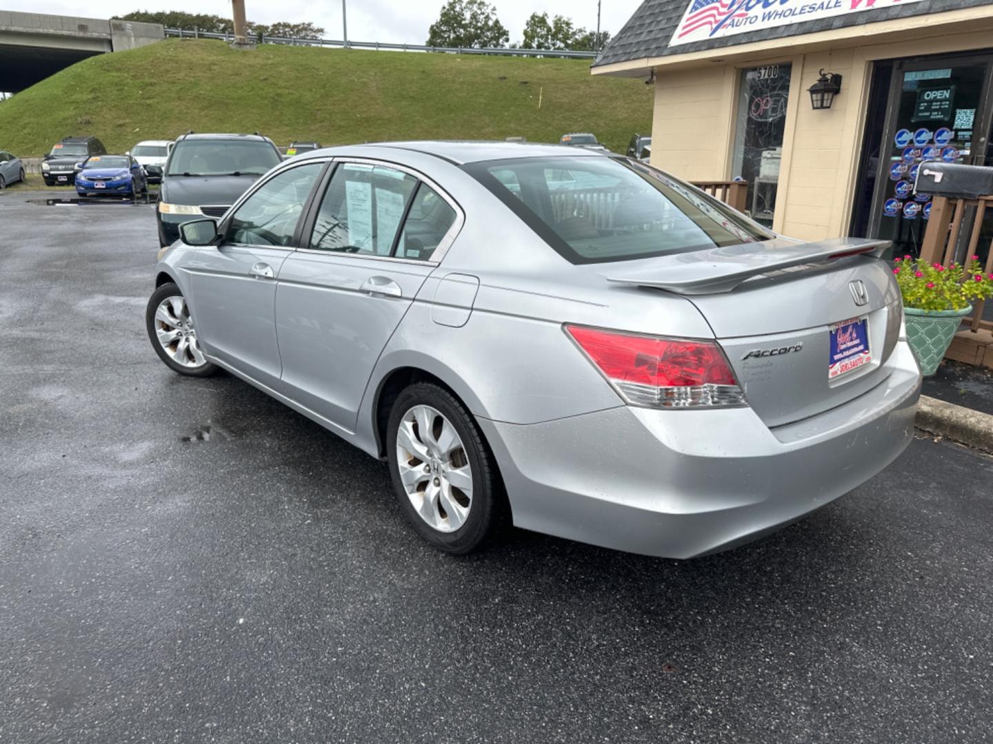 2008 Silver Honda Accord EX Sedan AT (1HGCP26738A) with an 2.4L L4 DOHC 16V engine, 5-Speed Automatic Overdrive transmission, located at 5700 Curlew Drive, Norfolk, VA, 23502, (757) 455-6330, 36.841885, -76.209412 - Photo#2