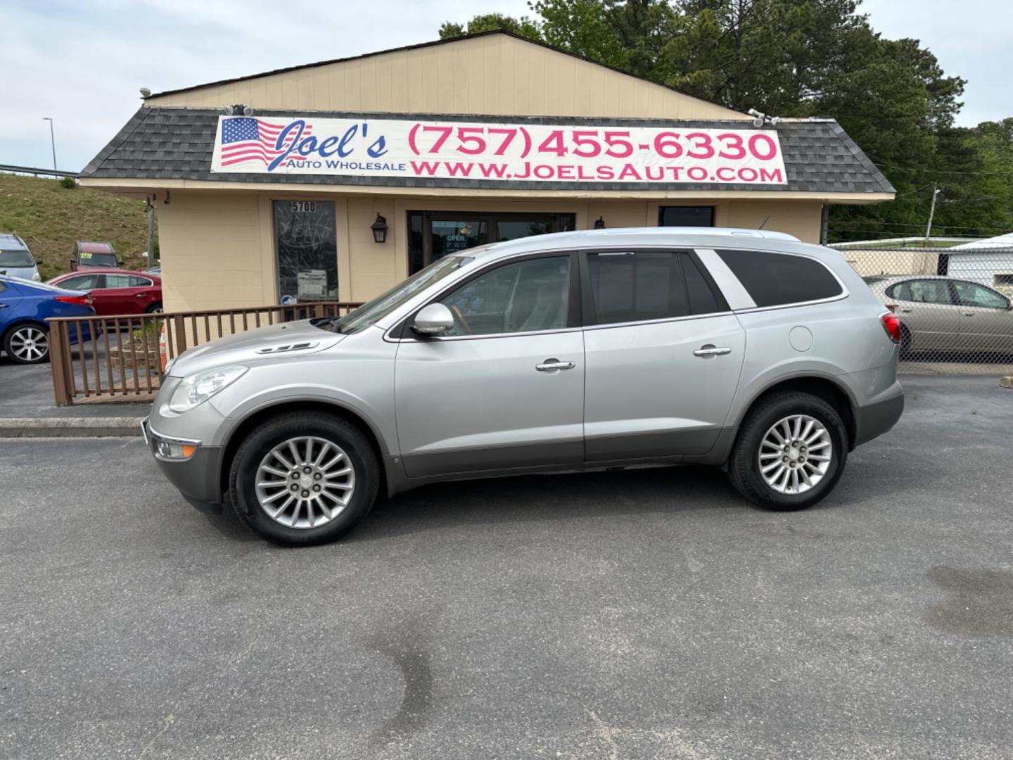 2008 Silver Buick Enclave CXL AWD (5GAEV23738J) with an 3.6L V6 DOHC 24V engine, 6-Speed Automatic Overdrive transmission, located at 5700 Curlew Drive, Norfolk, VA, 23502, (757) 455-6330, 36.841885, -76.209412 - Photo#0